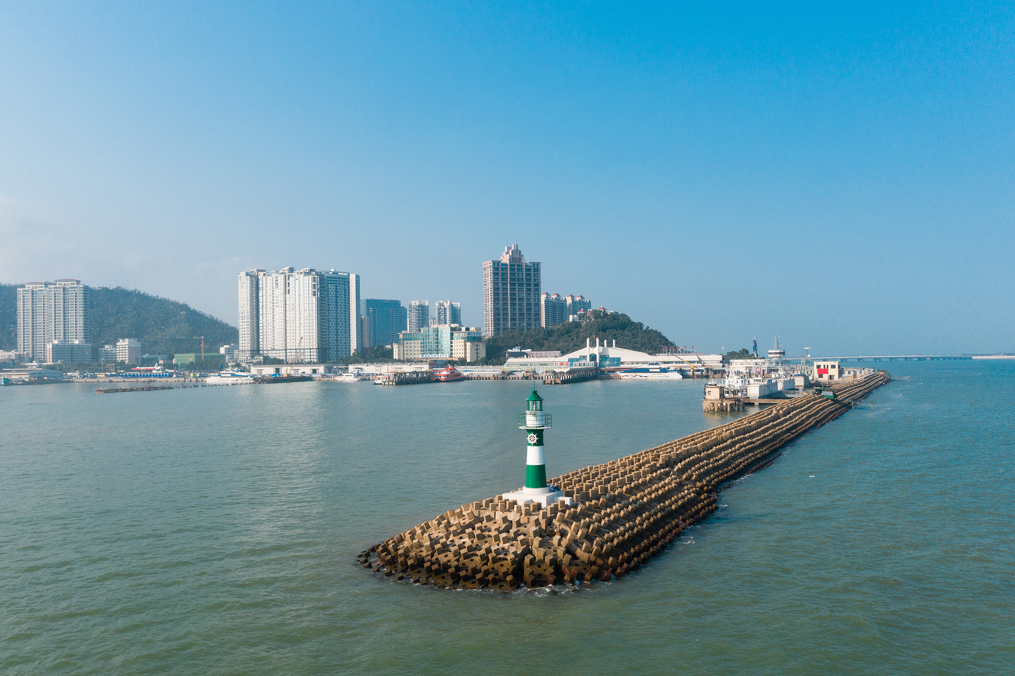 珠海的高栏港夏天的港口景色如何?