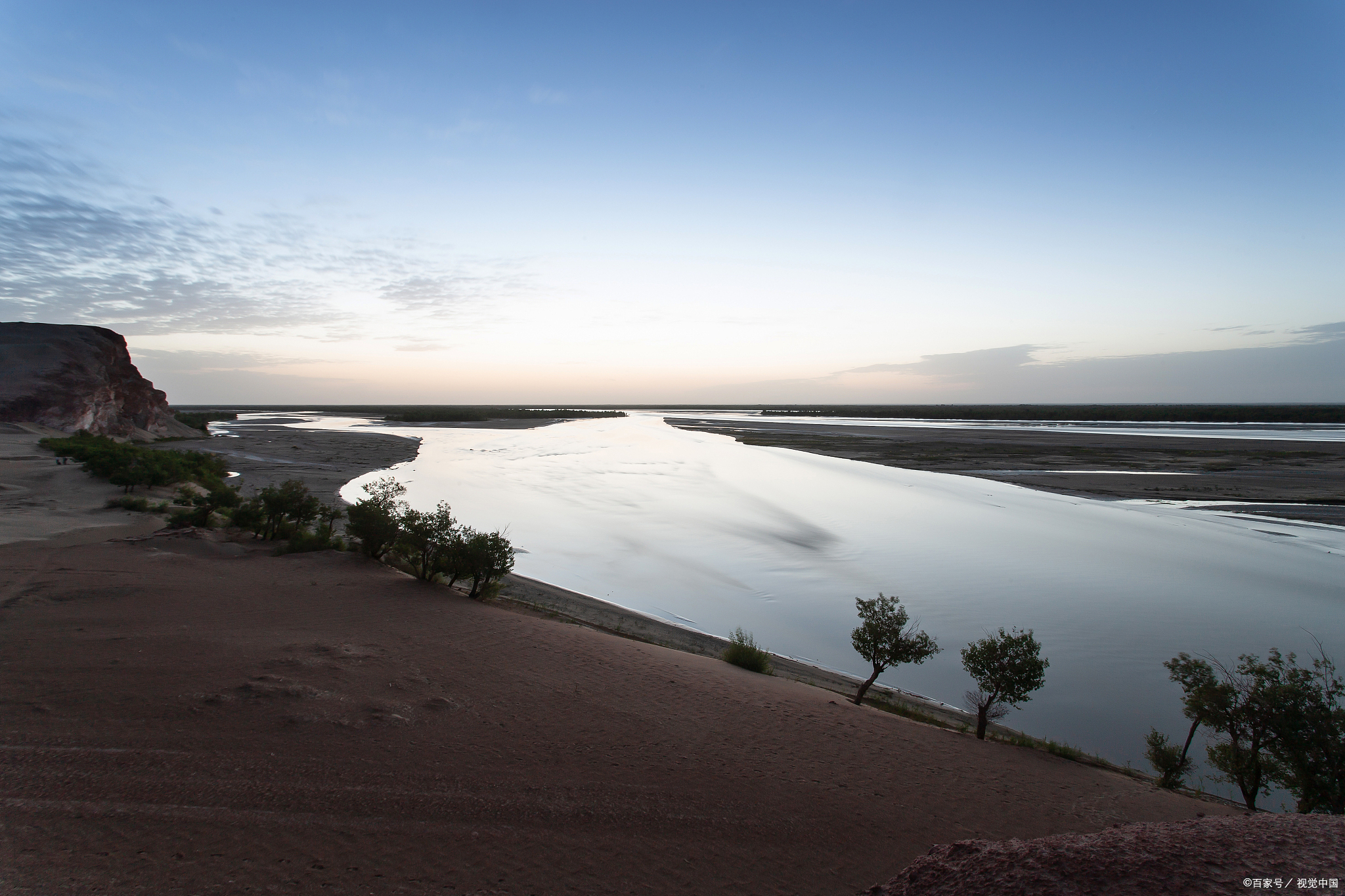 和田河:发源于昆仑山脉,横穿我国最大沙漠