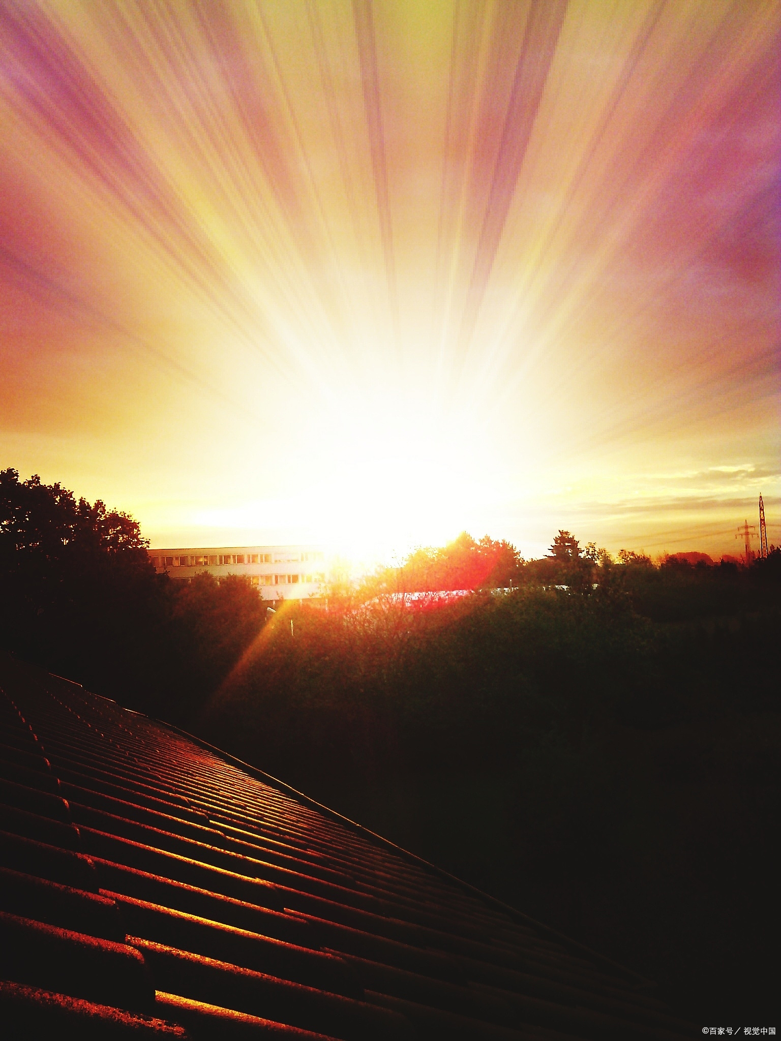 巧对对联,上联:瑞雪如诗片片韵