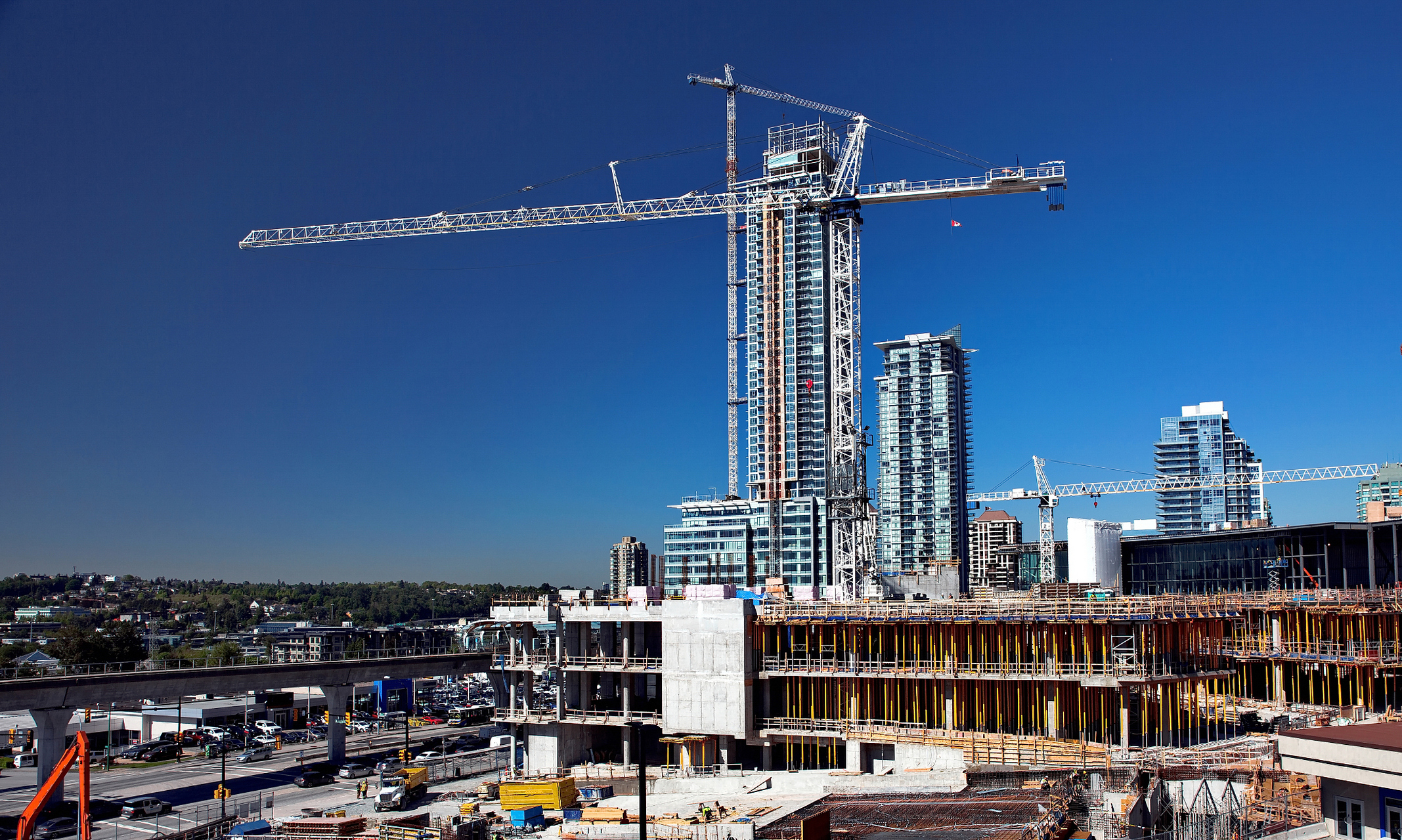 建筑行业是国家经济的重要支柱,负责建造和改造各种建筑物和基础设施