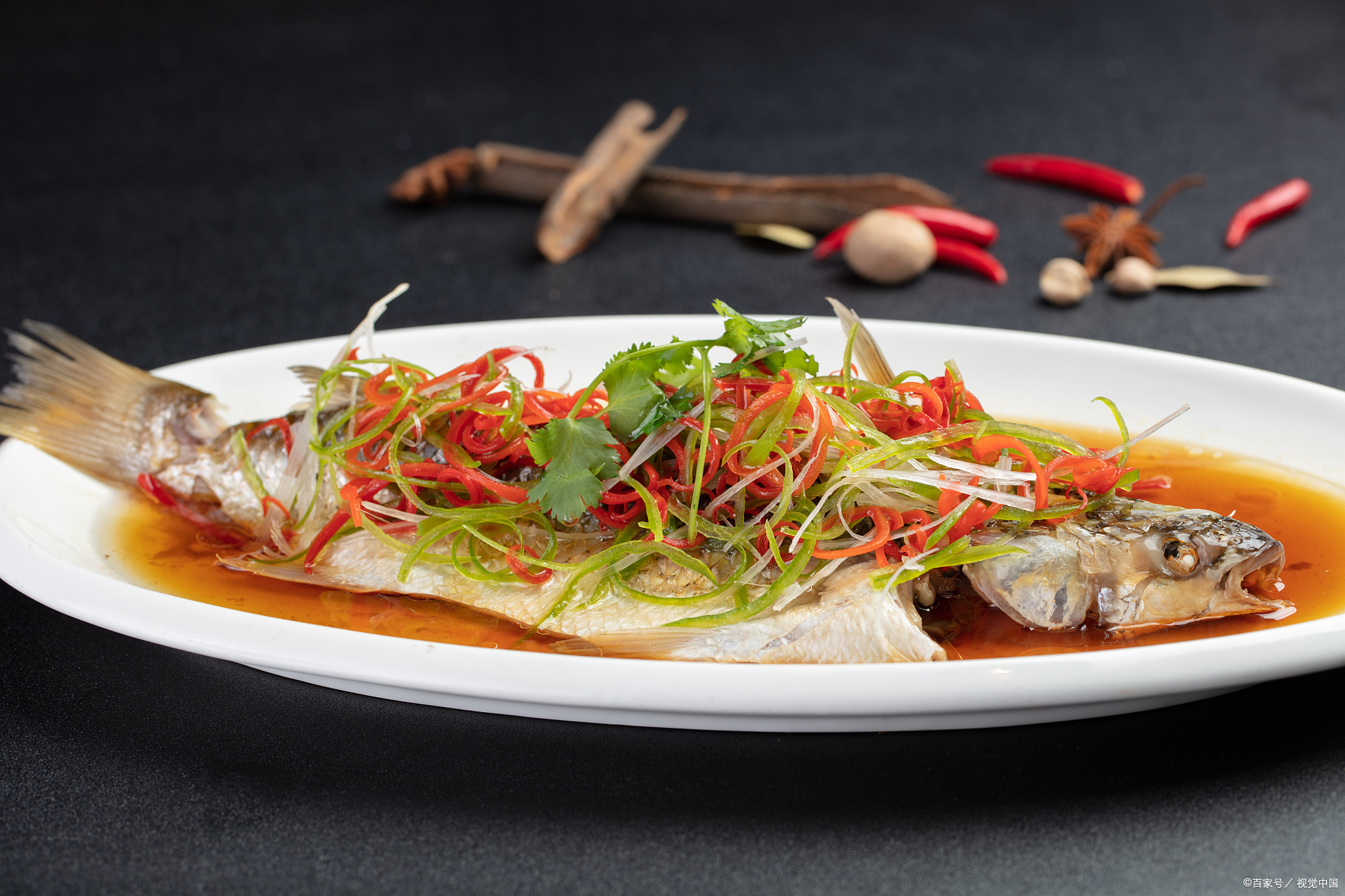 秋日美食:清蒸白鱼