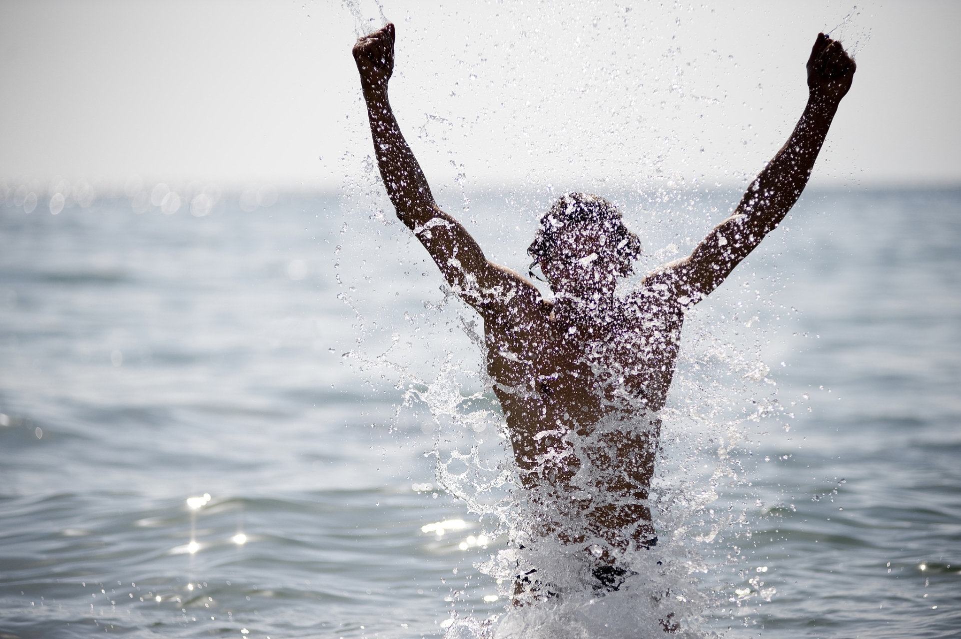 " 小杨接着问:"那你会什么样的游泳姿势啊?