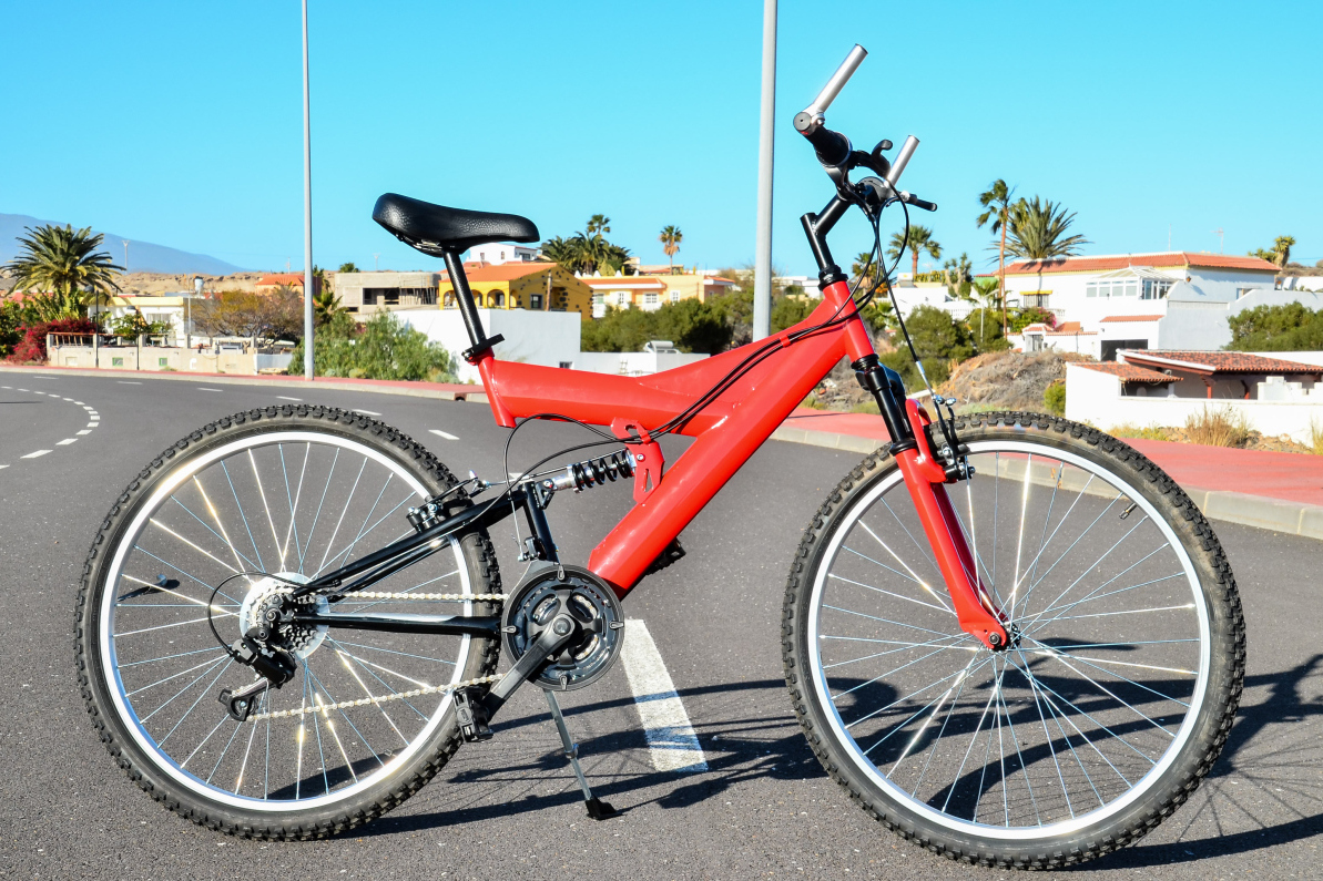 选择高质量的山地车是户外运动和探险的必备,注重悬挂系统,制动系统