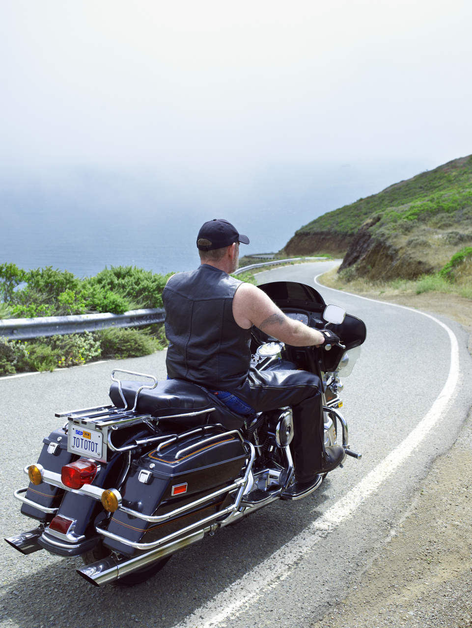 摩托车是一种两轮或三轮的机动车辆,具有较高的灵活性和机动性