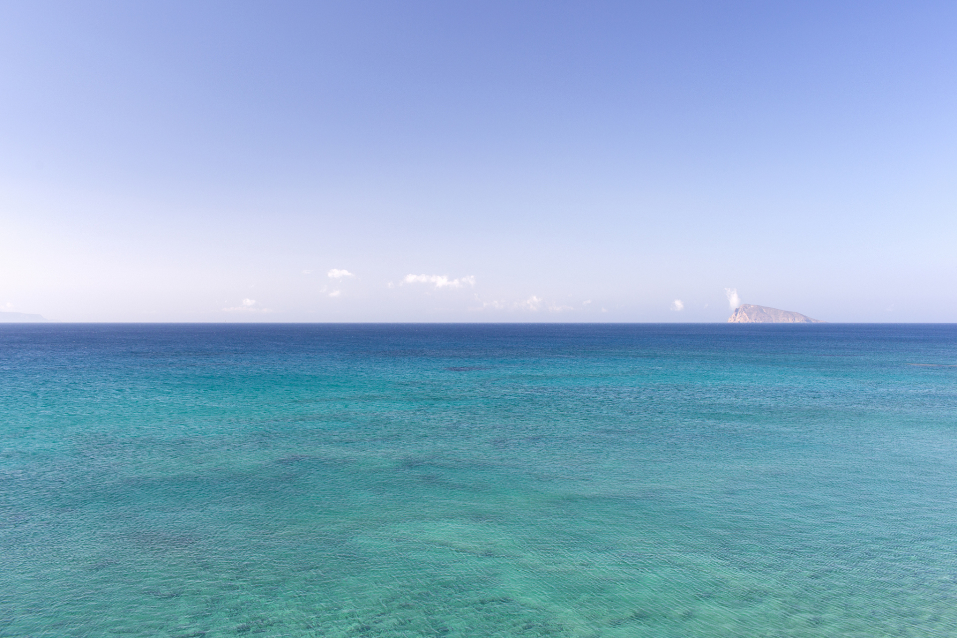 望向大海,很多时也发现海水呈现蓝,绿色