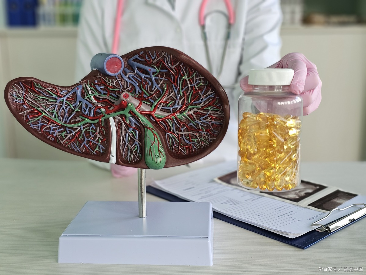 肝功能好不好,"脸"会说实话?若没有4种特征,肝脏状态还不错