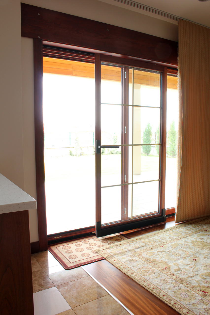 秋实之美# 室内推拉门是现代家居中常见的门型之一,其不仅美观,而且