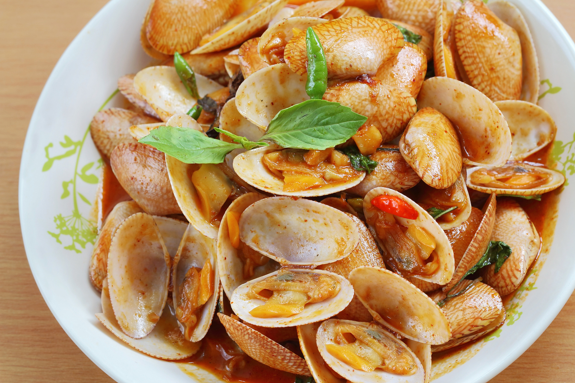 辣炒蛤蜊是青岛人家一道入门级的家常菜,也是青岛最有群众基础的