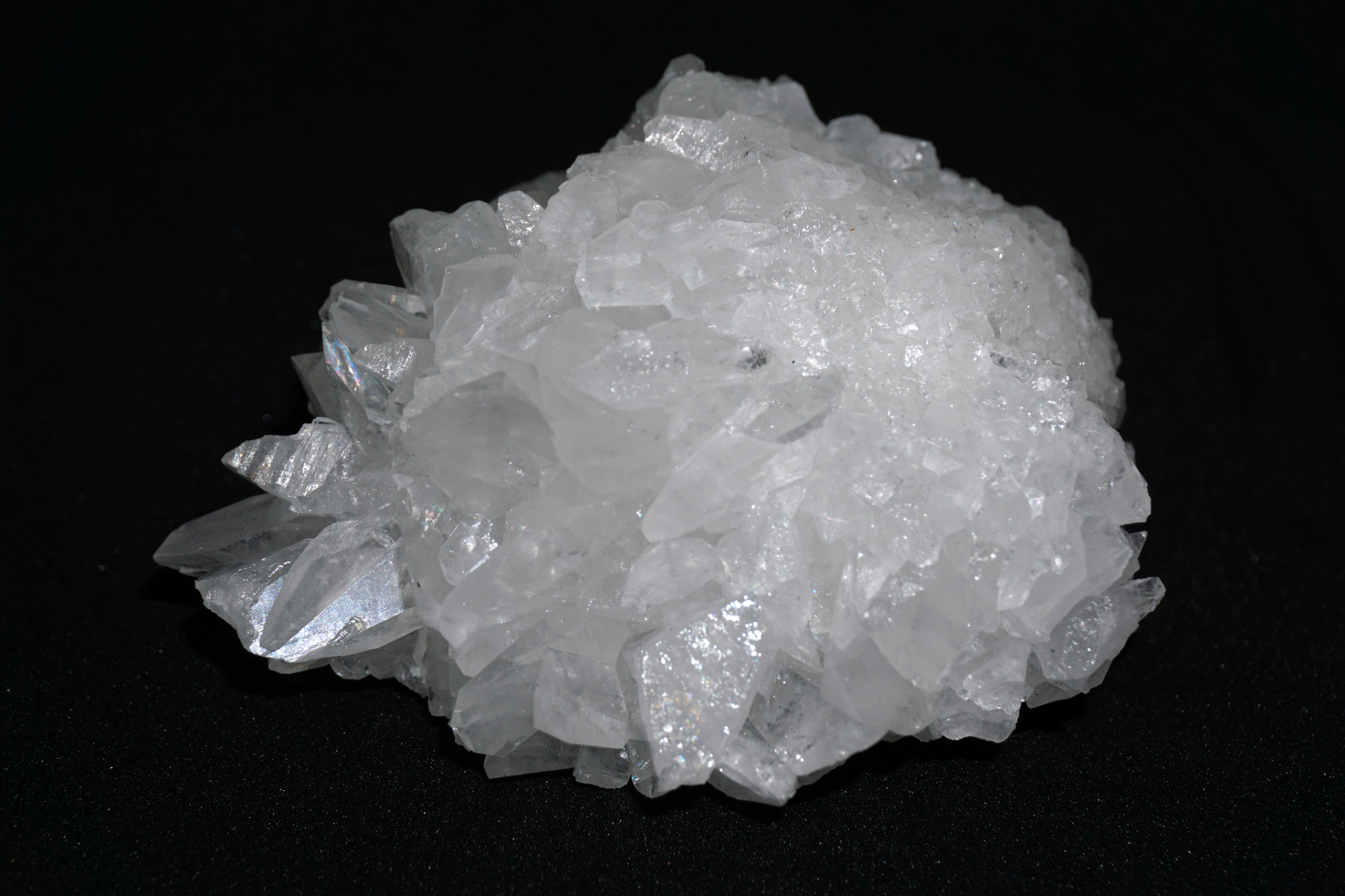 2023年,是碳酸锂从短缺到过剩过渡的一年,锂行业由卖方市场转向