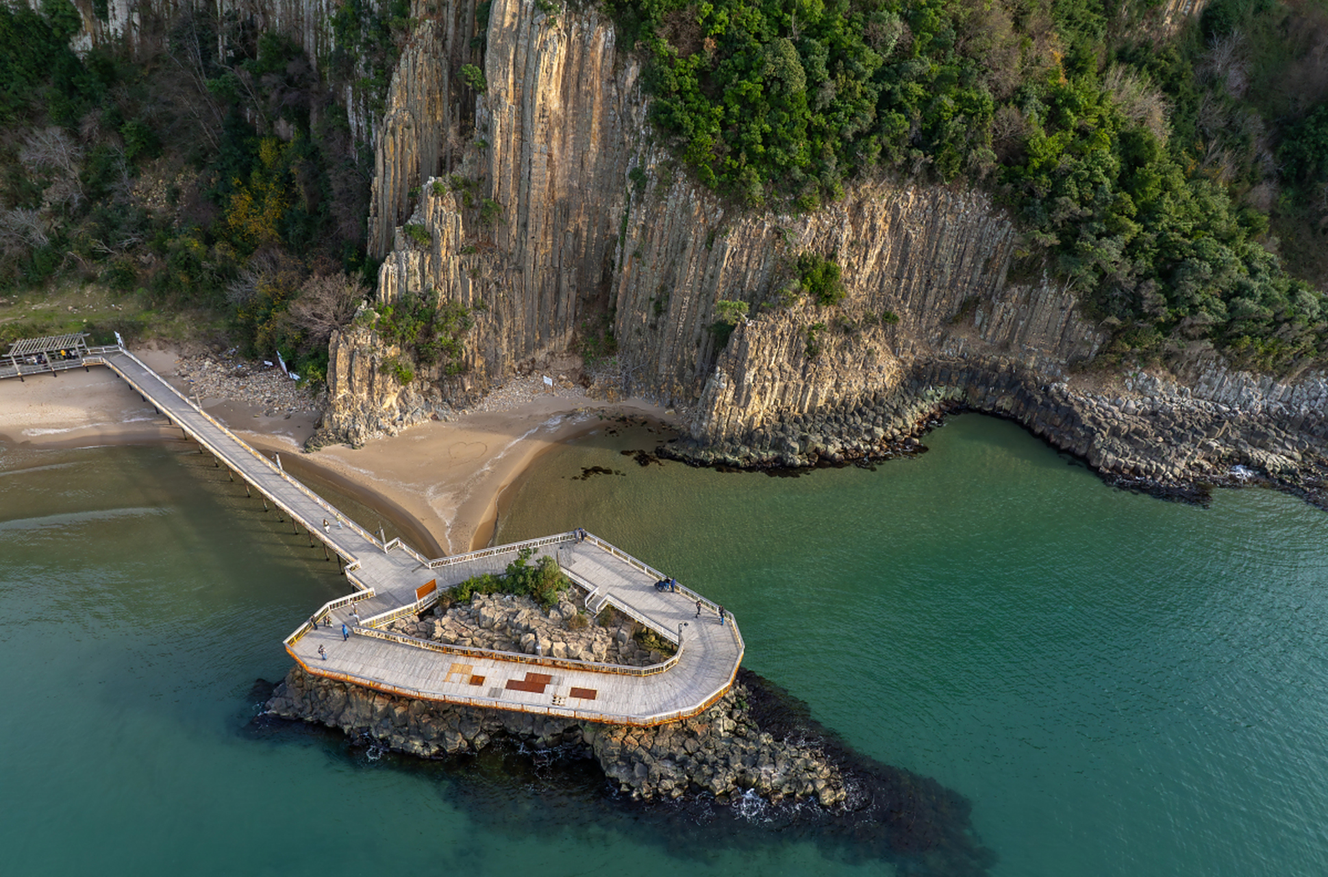 这次我来到了重庆三峡平湖旅游区,真的是被这里的美景震撼到了!