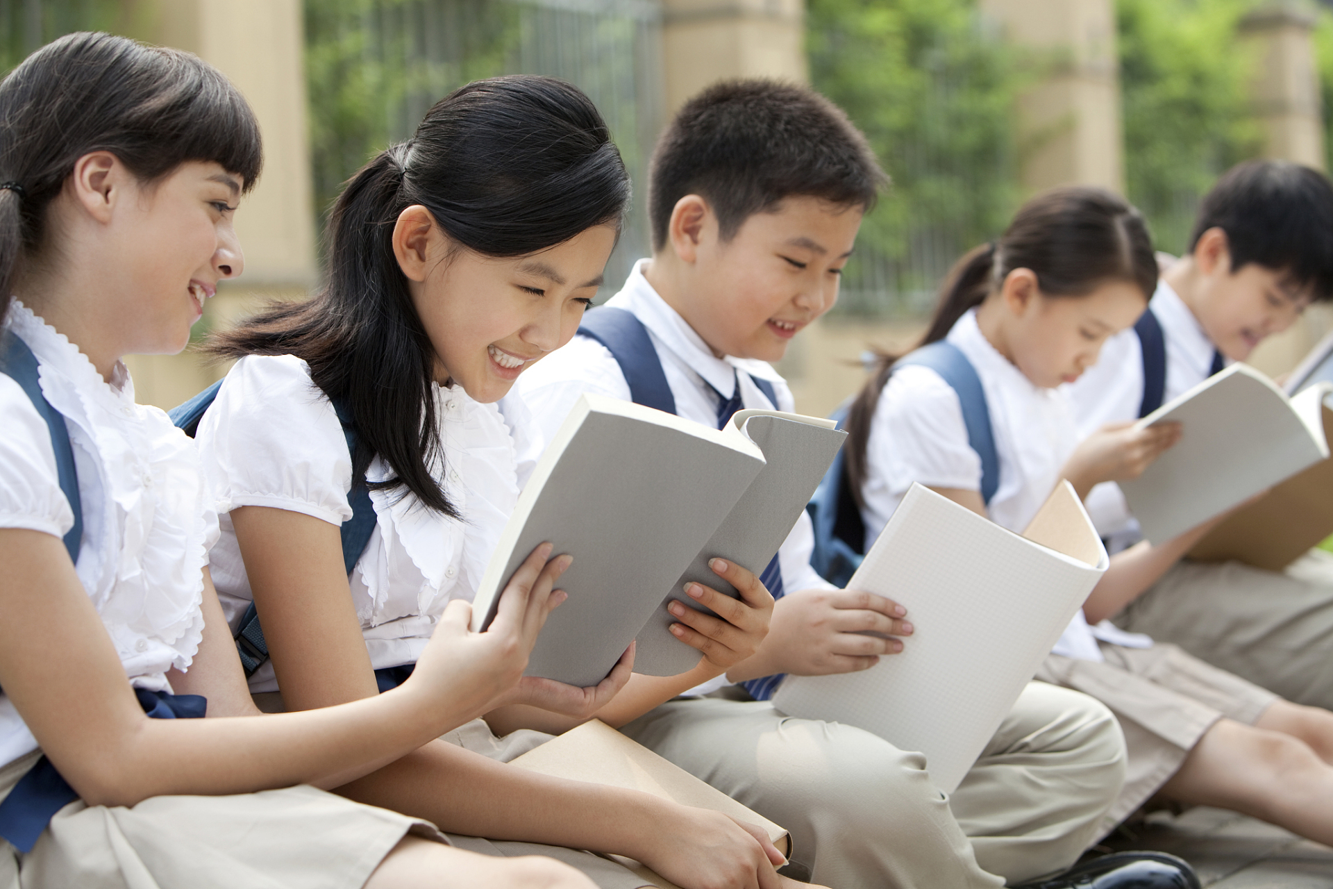 青少年教育应该注重: 培养良好的学习习惯:青少年时期