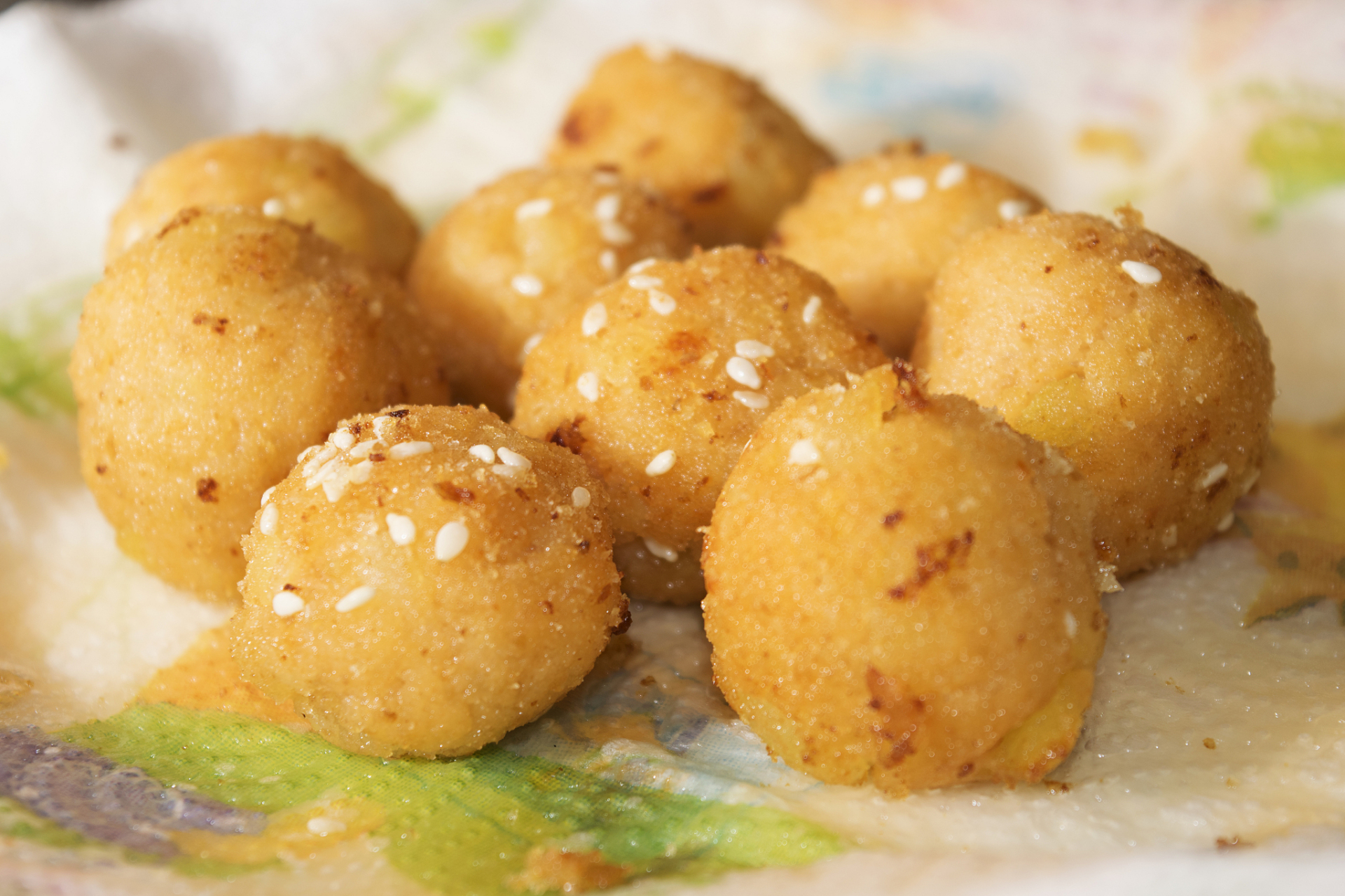 知识创作挑战赛# 安徽的年味--油炸糯米圆子 作为六安年味的代表