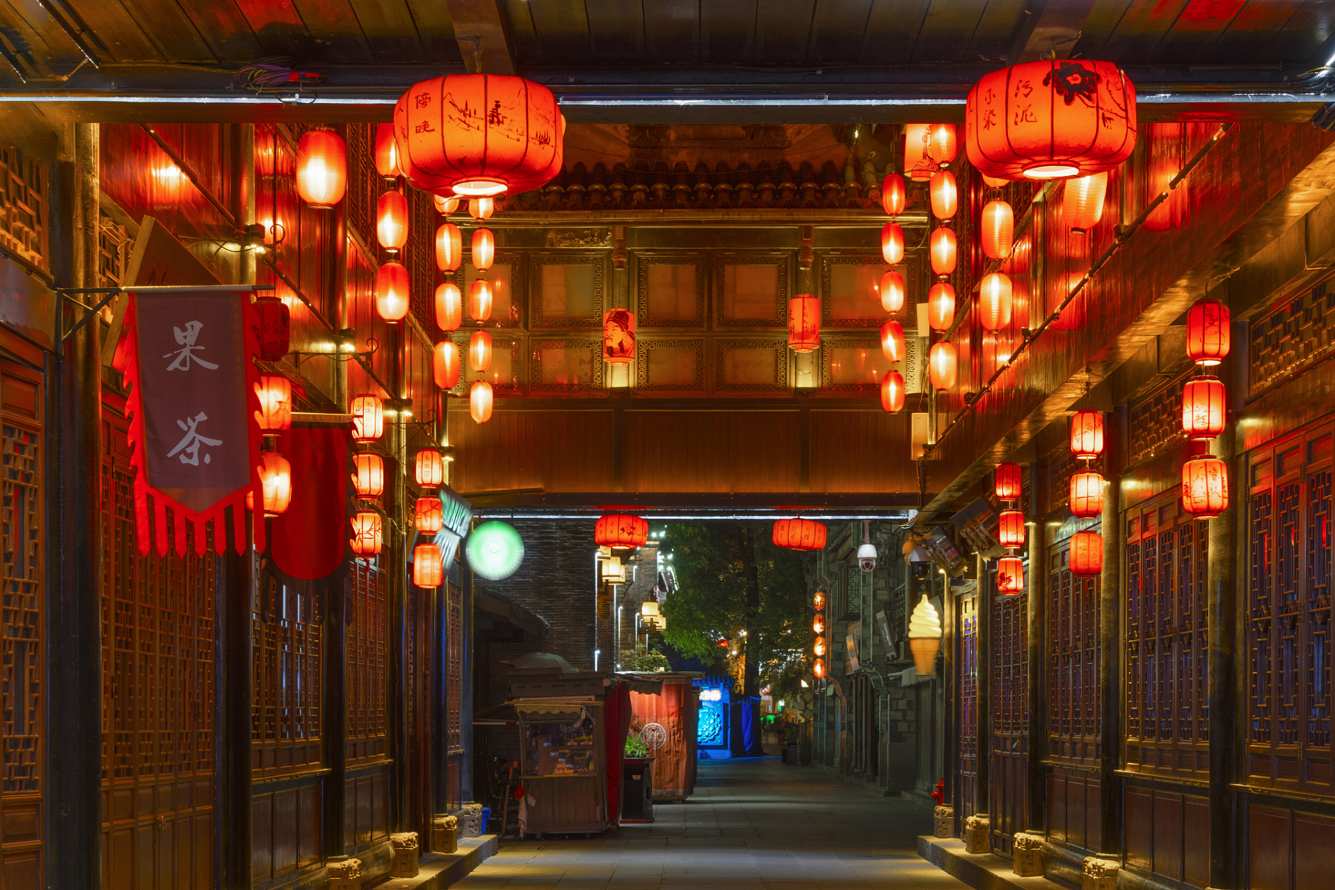 穿越时空的旅行# 成都锦里古街,位于四川省成都市,是一处充满传统