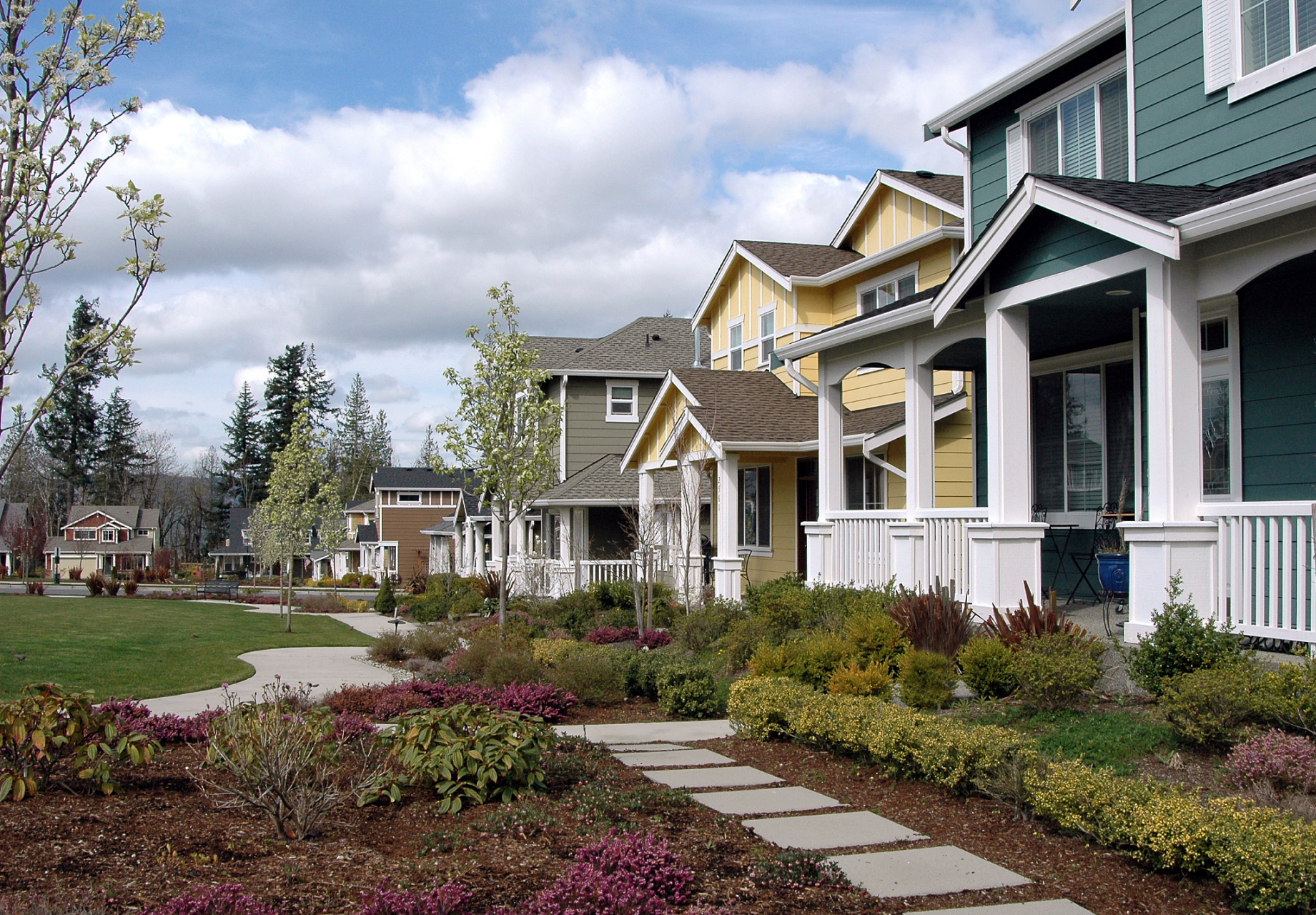 居住环境的气场感应,大方面可以分青龙,白虎,朱雀,玄武;细致可分排一