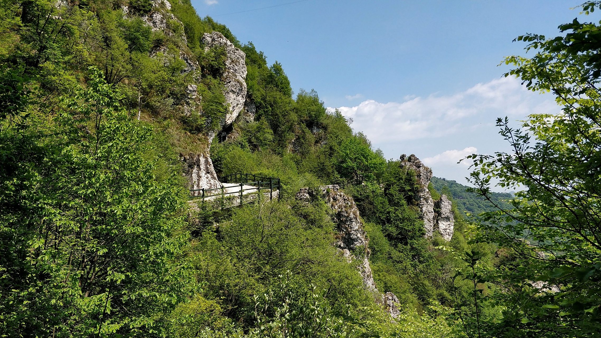 心定西再出发#贵清山风景区是著名的旅游胜地,拥有着秀美的自然风光