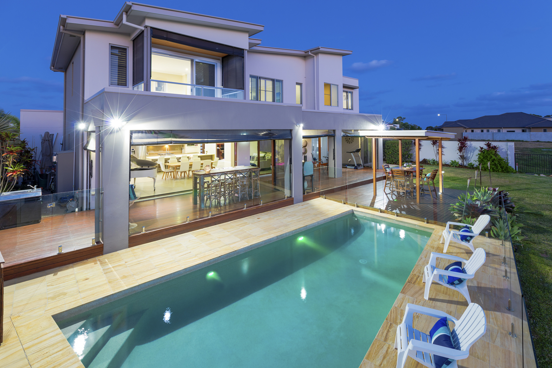 分享:农村别墅二层自建房带泳池设计效果图,七室两厅五卫,240-280平米