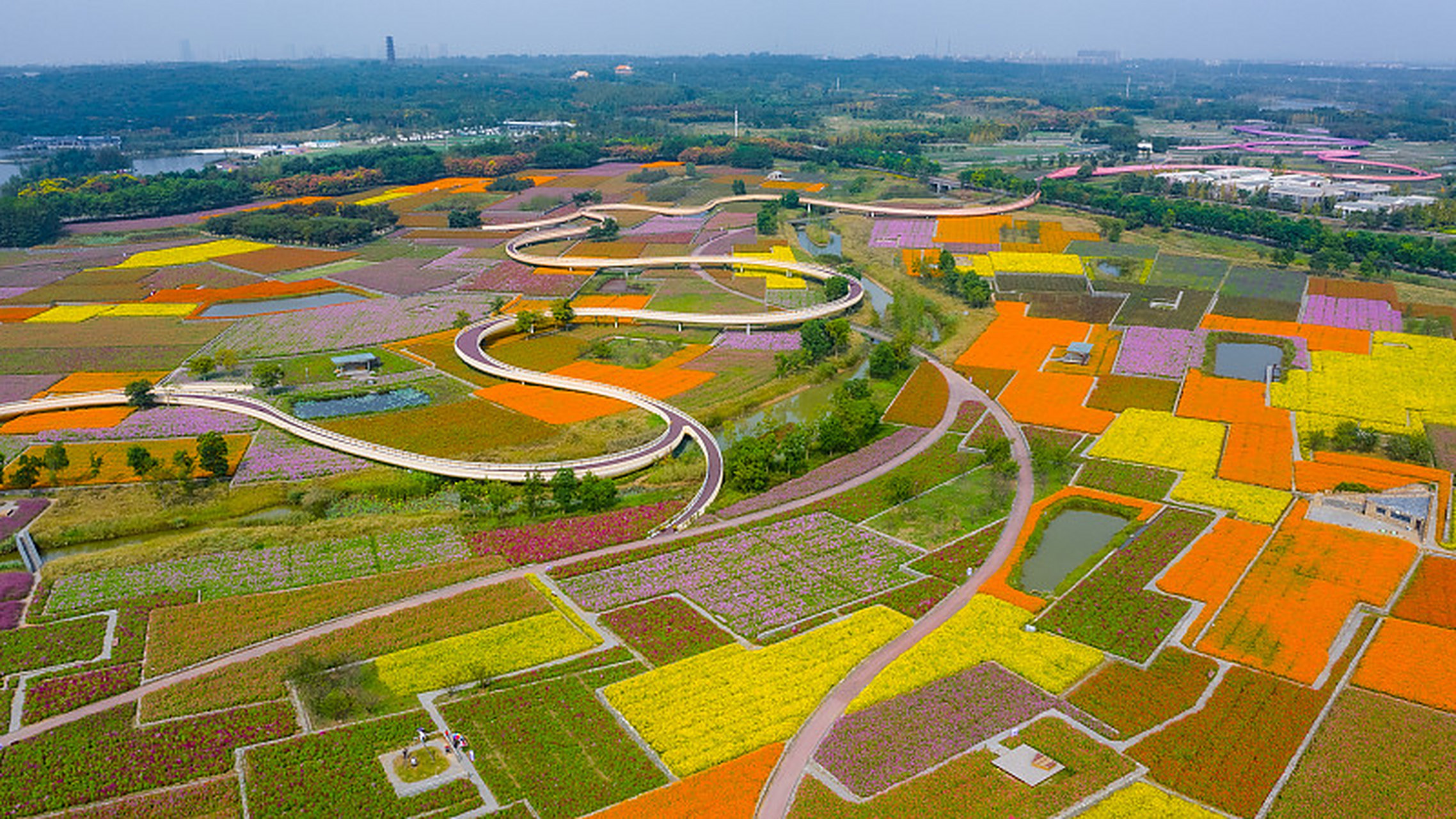 江苏旅游胜地之一,宿迁三台山森林公园,以其秀美景色吸引游客.这片天