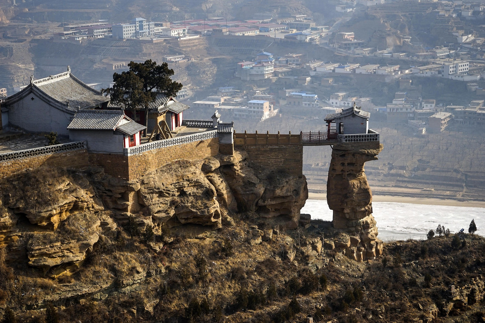 陝西佳縣香爐寺——一座懸於黃河絕壁上的