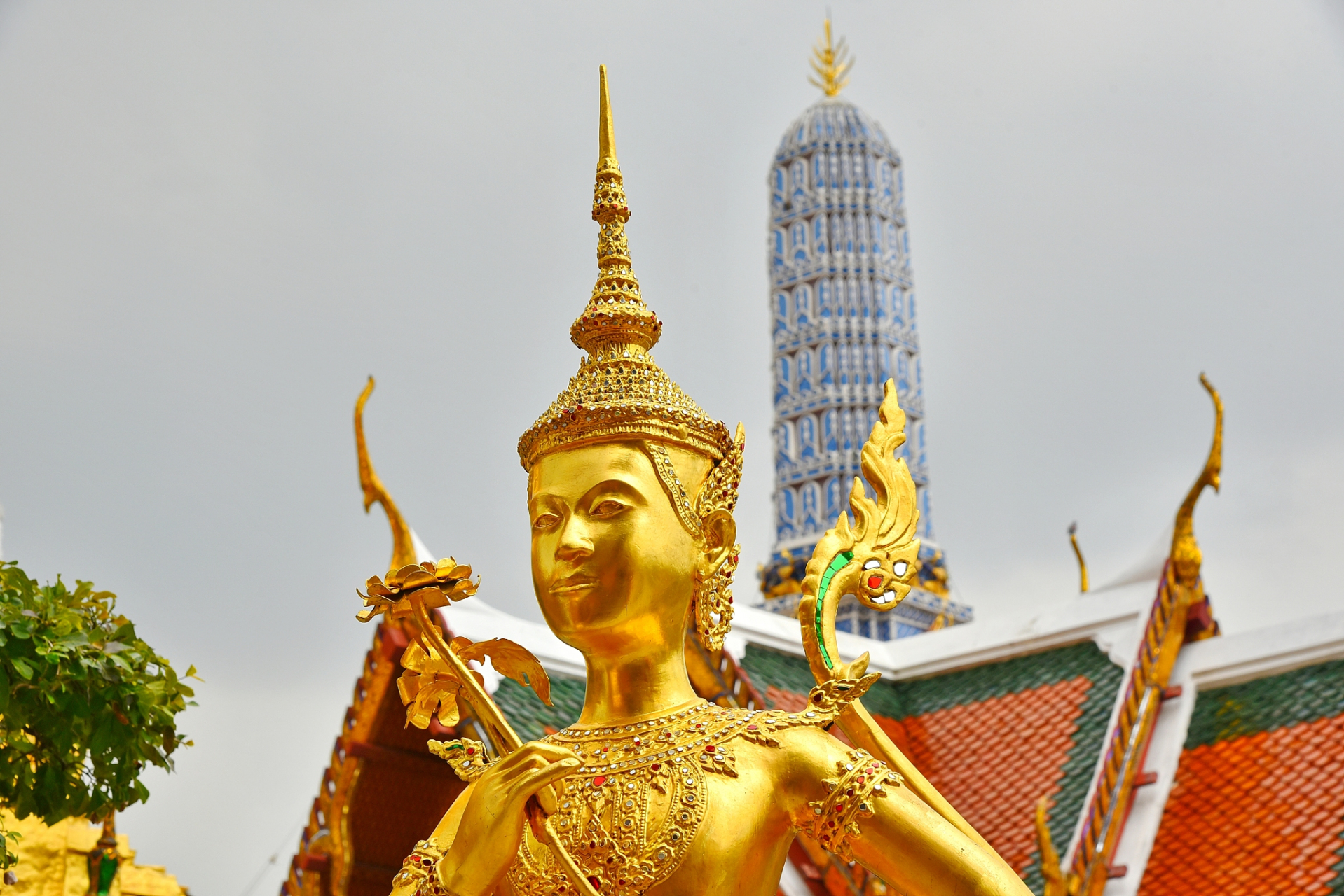 曼谷玉佛寺,位于泰国的首都曼谷市,是泰国王室的御用寺庙,也是泰国最