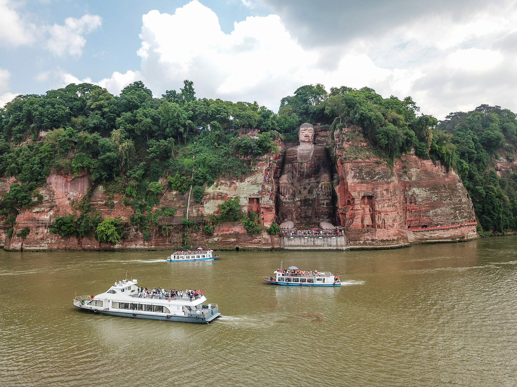 四川乐山大佛游:探访乐山大佛,感受古人的智慧与匠心!