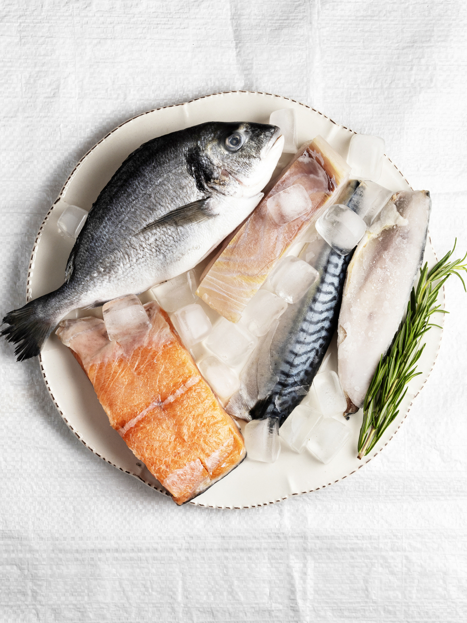 我是一个喜欢吃鱼但又怕刺的人,做鱼前一定要先剔除鱼刺,下面是我平时