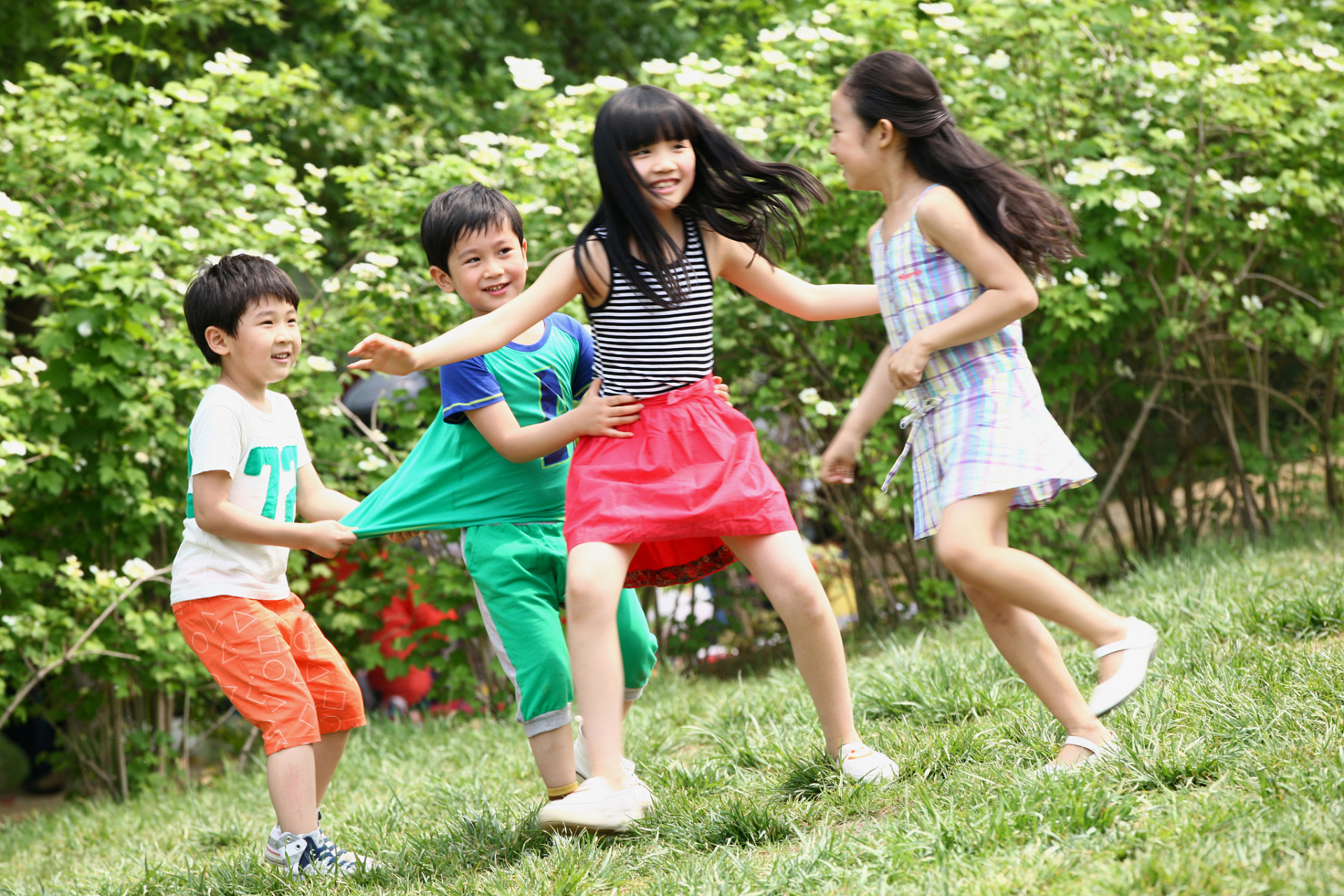 元旦狂欢海报宣传语,共50条,包括"元旦联欢,共享欢乐时光","元旦晚会