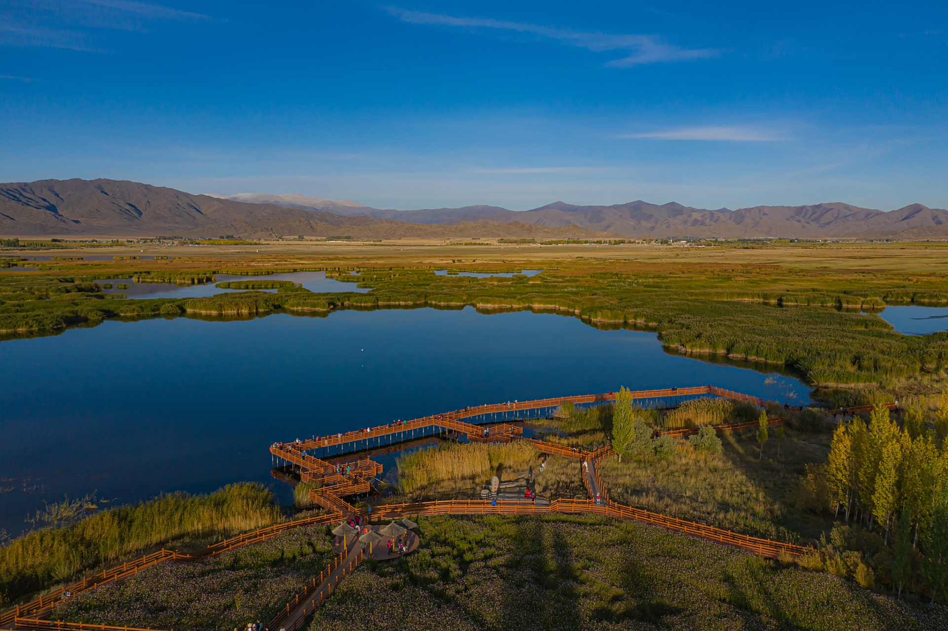奇遇那拉提#金塔湾,位于新疆那拉提风景区内,是一片天然的湖泊景区.