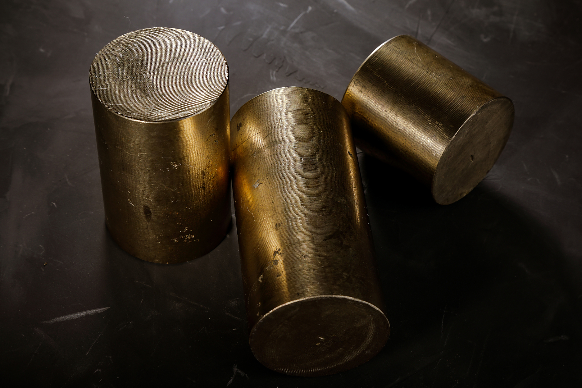 hpb60-2铜合金以铅为主要合金元素,具有良好的加工性能,耐磨性和耐