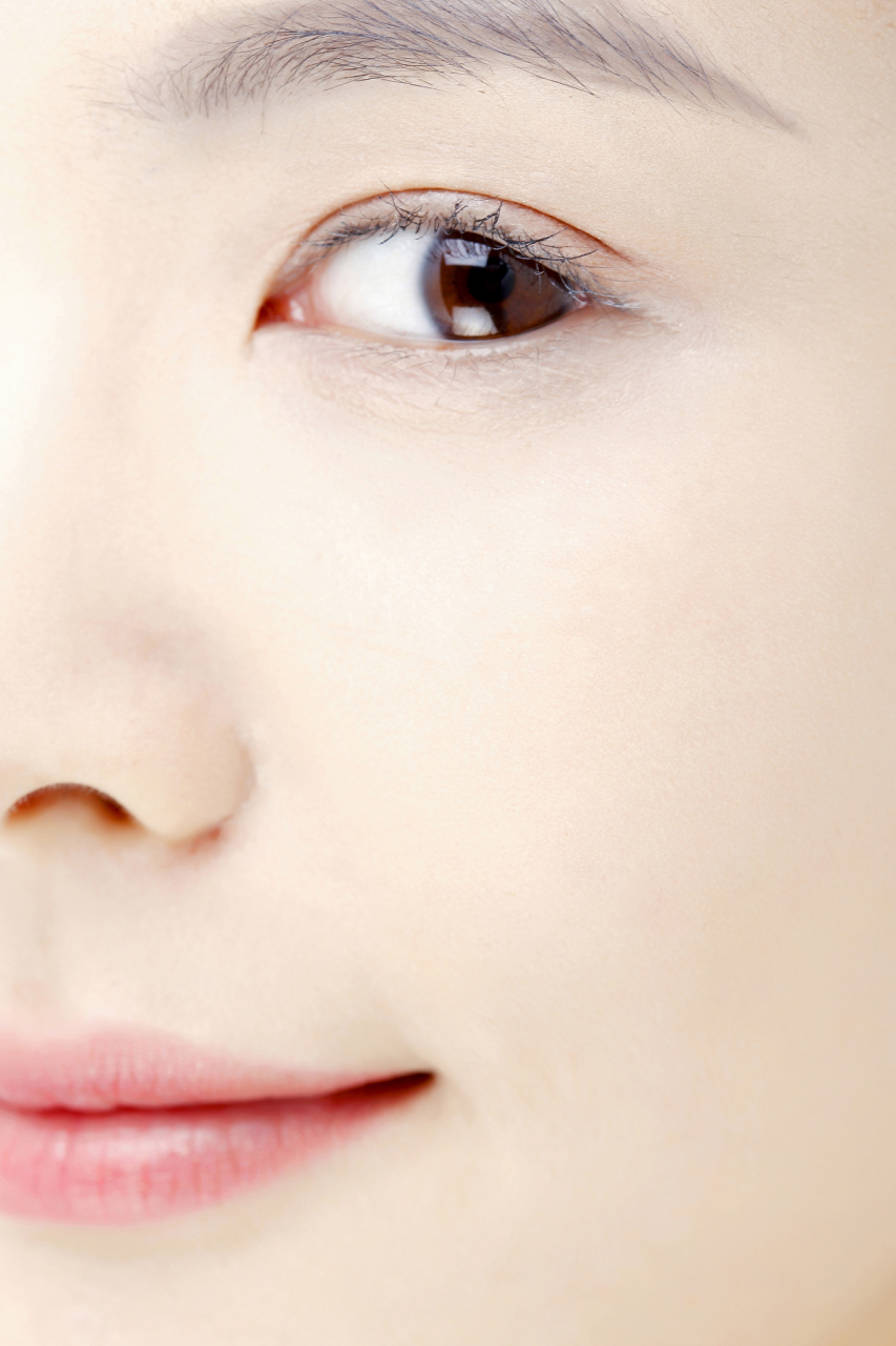 11566 定义及特征 丹凤眼双眼皮是指一种细长而略带弯曲的眼部