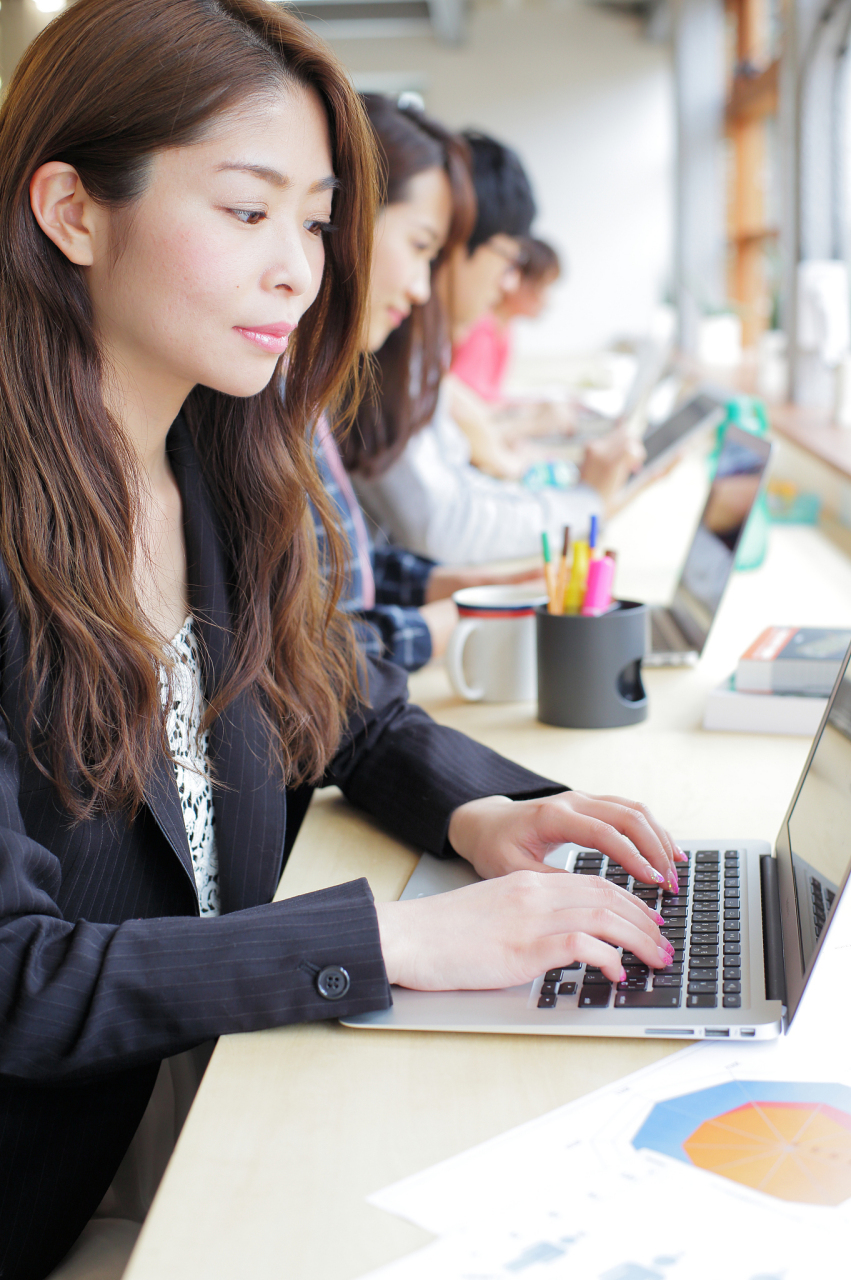 河南郑州,一位女会计无意中发现公司账目上缺少了超过190万的资金