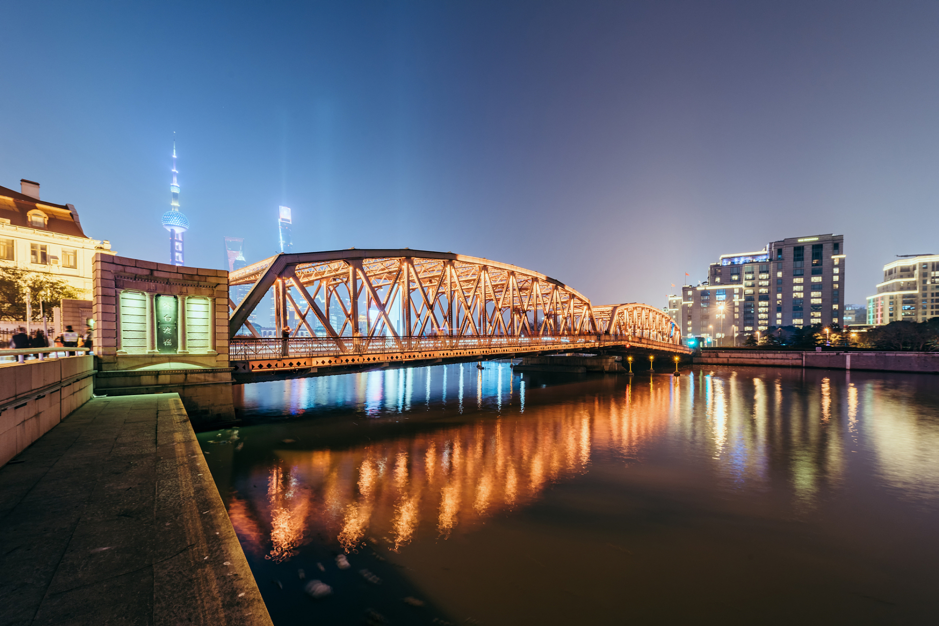 嬉行记# 上海外白渡桥,作为上海市的著名景点之一,其由来深受游让们