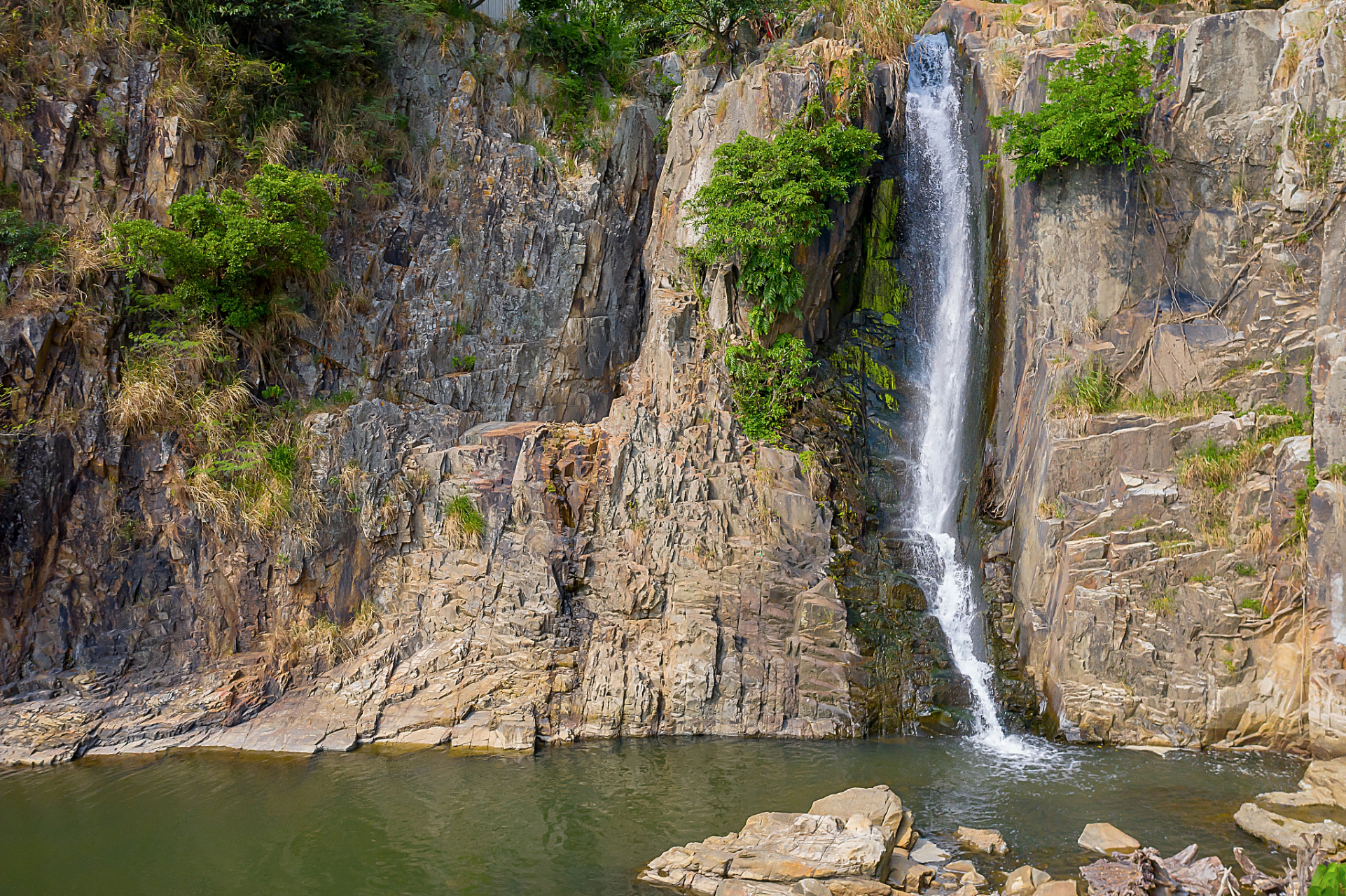 浙江省温州市文成人的性格,如同文成县的母亲河飞云江,在峡谷之中时而