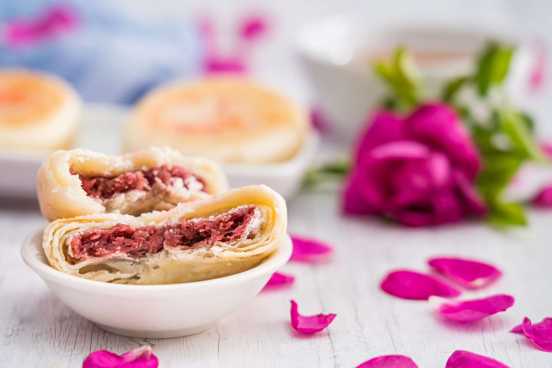 今天,给大家分享一下——牡丹鲜花饼.  一提到牡丹,大家可能首先想到