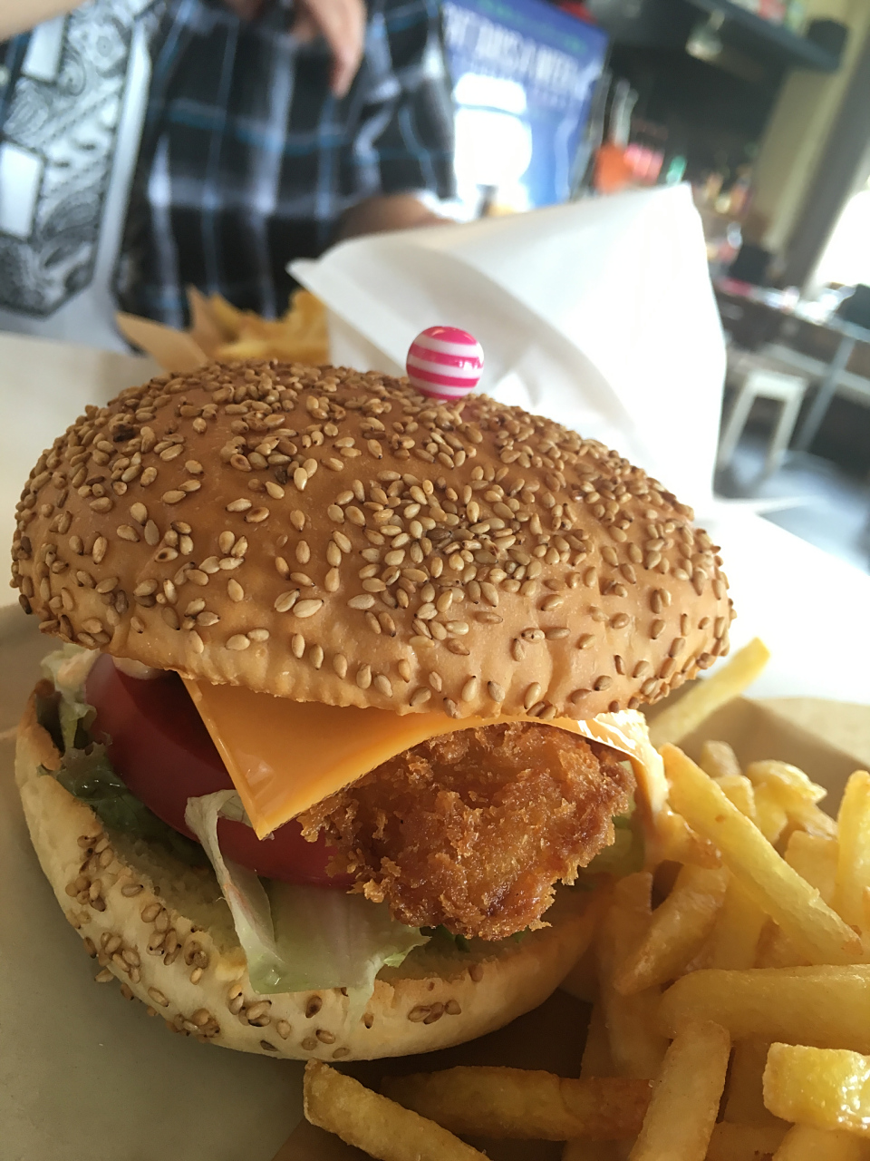 最近,一则关于"塔斯汀汉堡被曝吃出生鸡肉"的新闻引起了广泛关注.