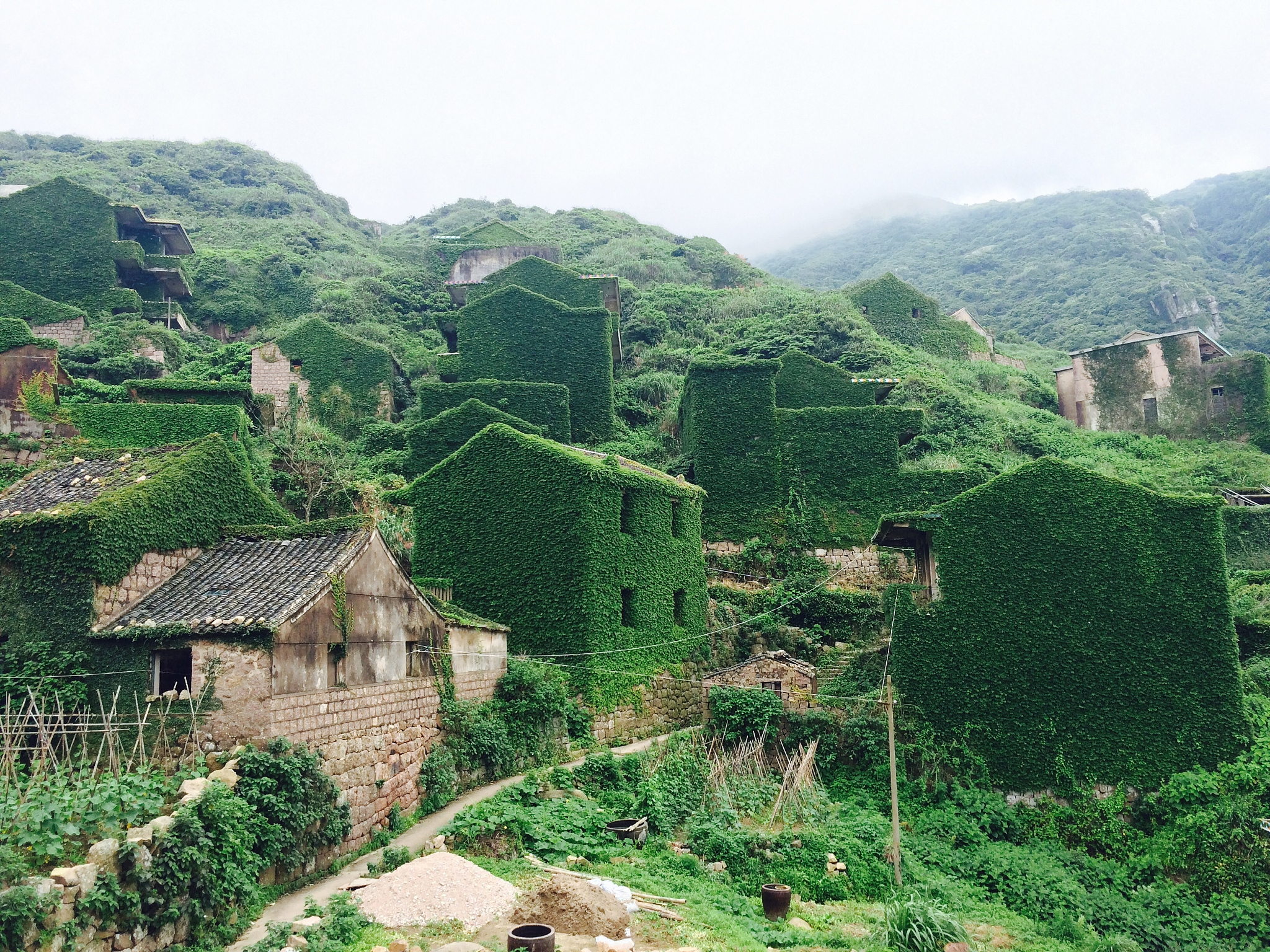 临沧的古墨村,难道不是避暑时的石头城堡吗?