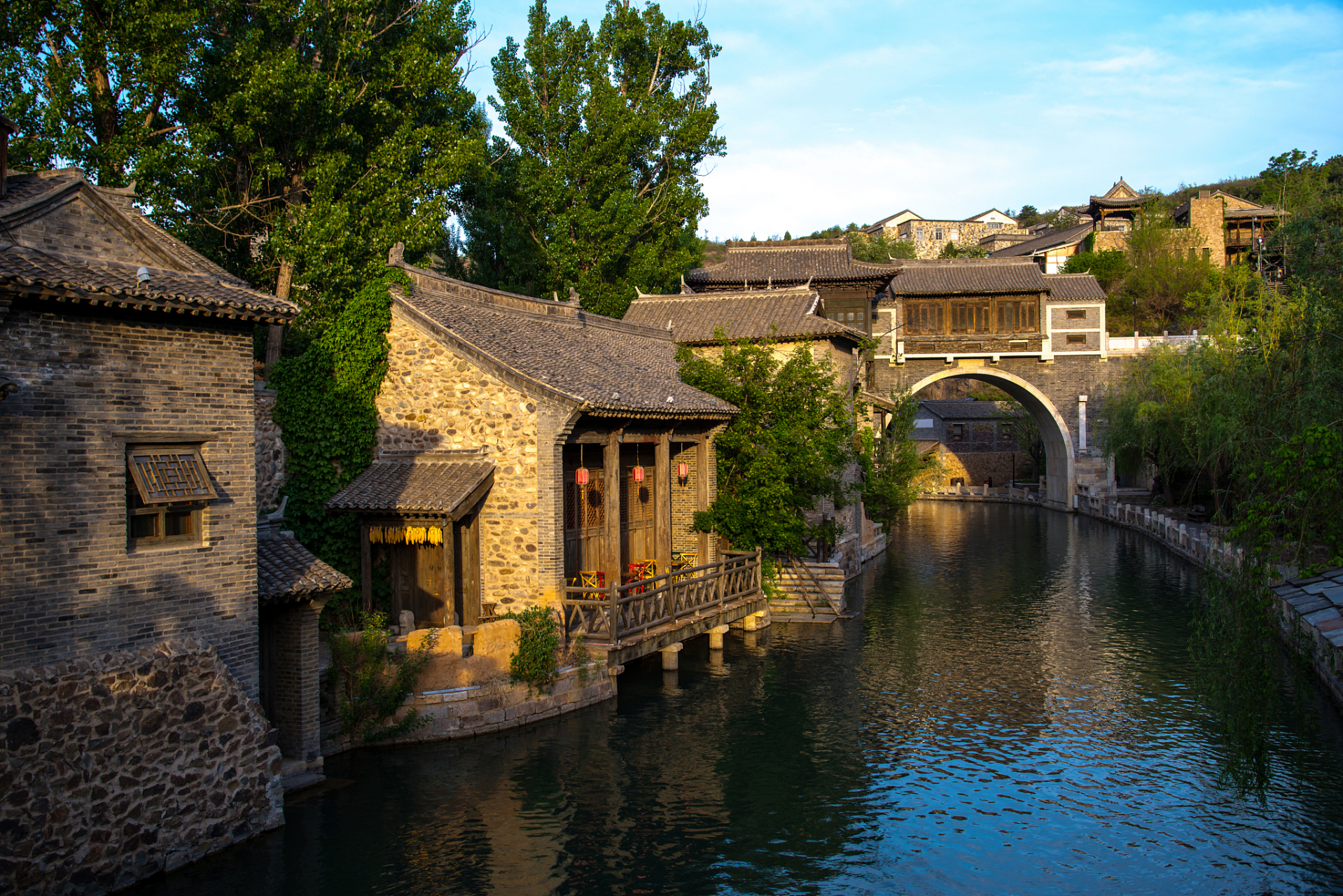 保存完好的古建筑,浓郁的水乡风情以及独特的文化氛围吸引游客.