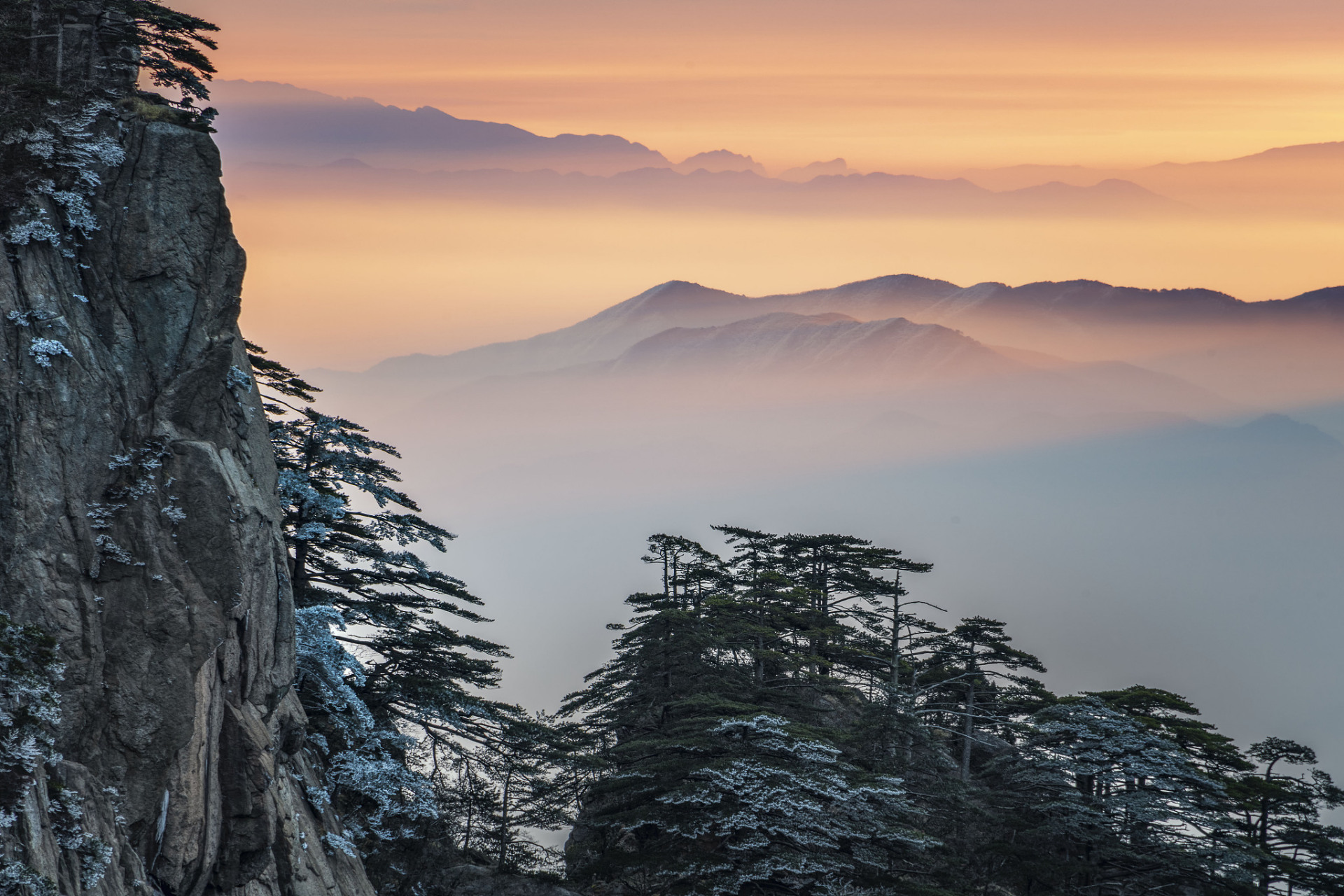 中国南方最高的山图片