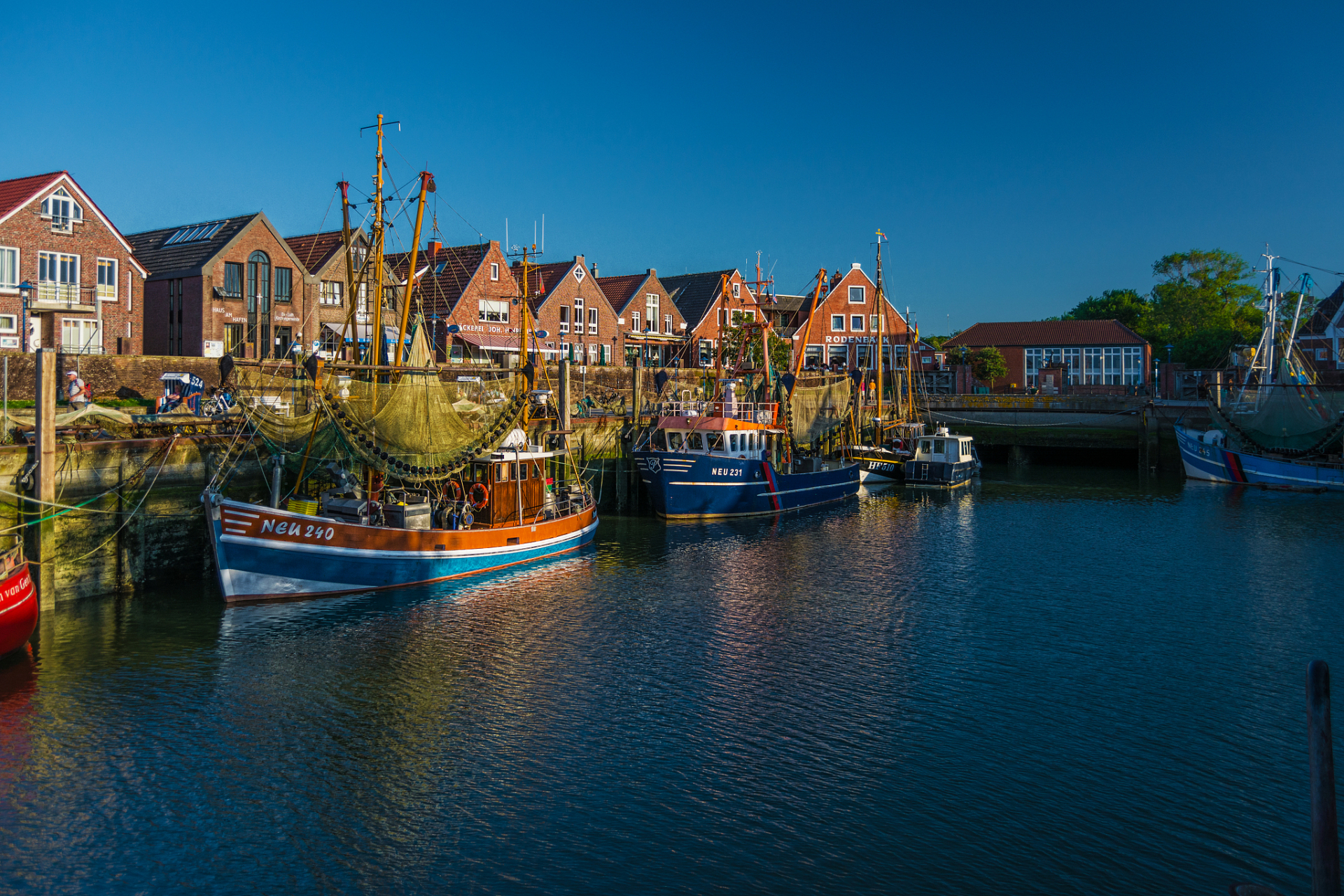 大连水上威尼斯是一个集休闲,娱乐,观光于一体的综合性旅游景区,有