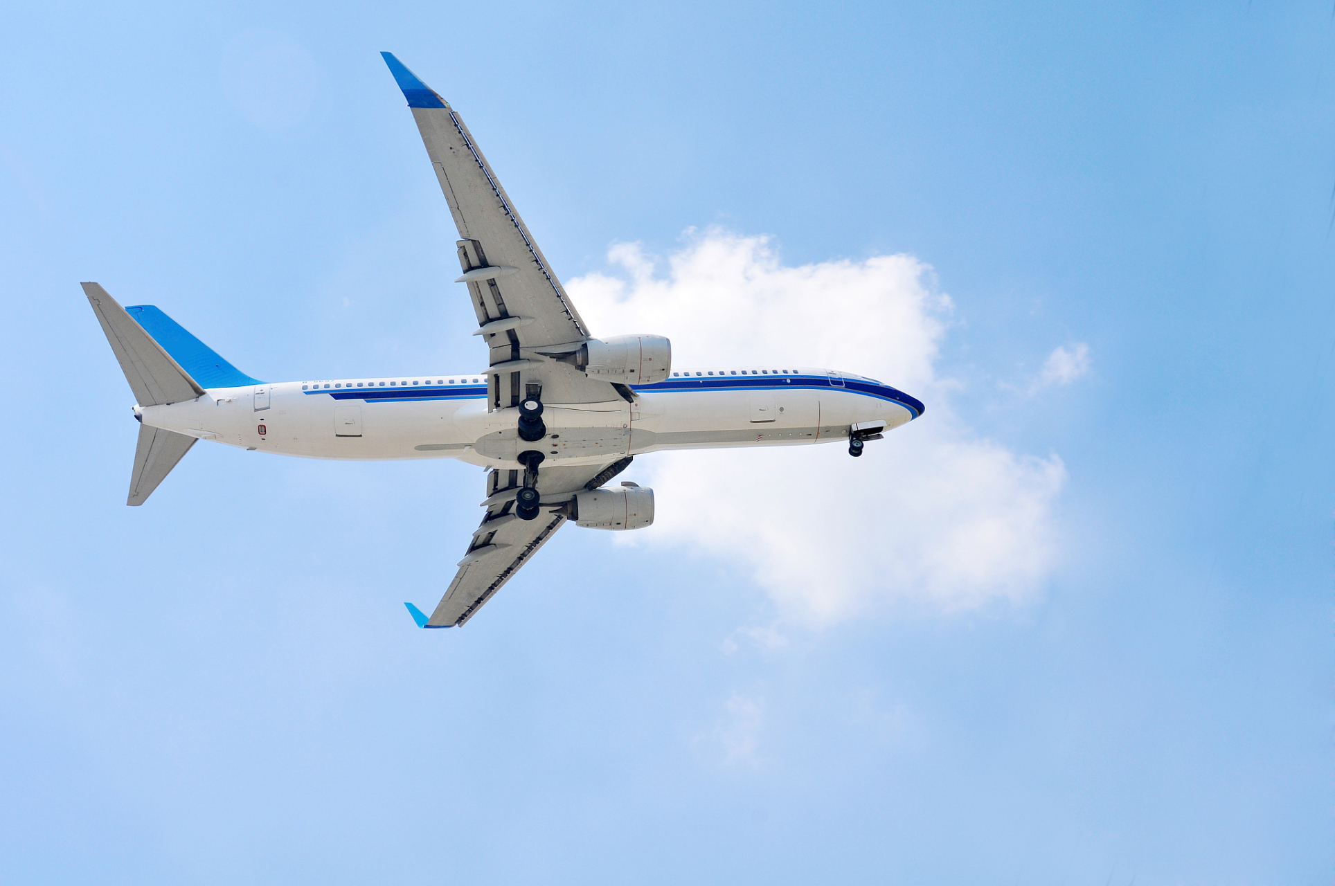 歼 2 0 最 快 飞 行 速 度 为 2 .