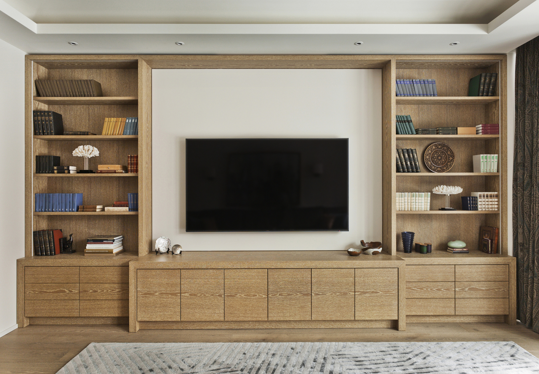 电视柜两侧巧设计,客厅升华尽显现!