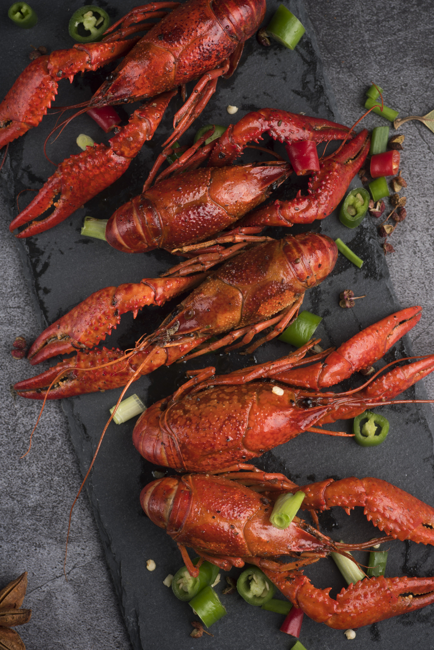 菠萝和龙虾一起吃会不会食物中毒吗?04   首先,我们先来看看菠萝.