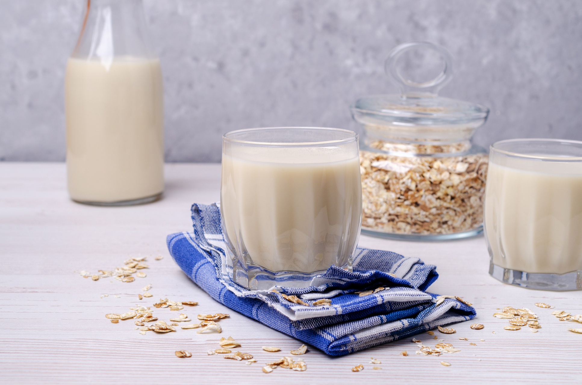 羊大师-羊奶搭配好,营养少不了  羊奶营养丰富,蜂蜜口感清甜,可以促进