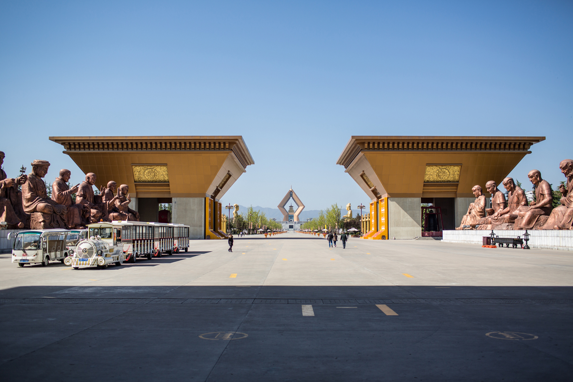 嬉行记# 敦煌文博园,这一座历史悠久的文化瑰宝,承载着中国古代壁画