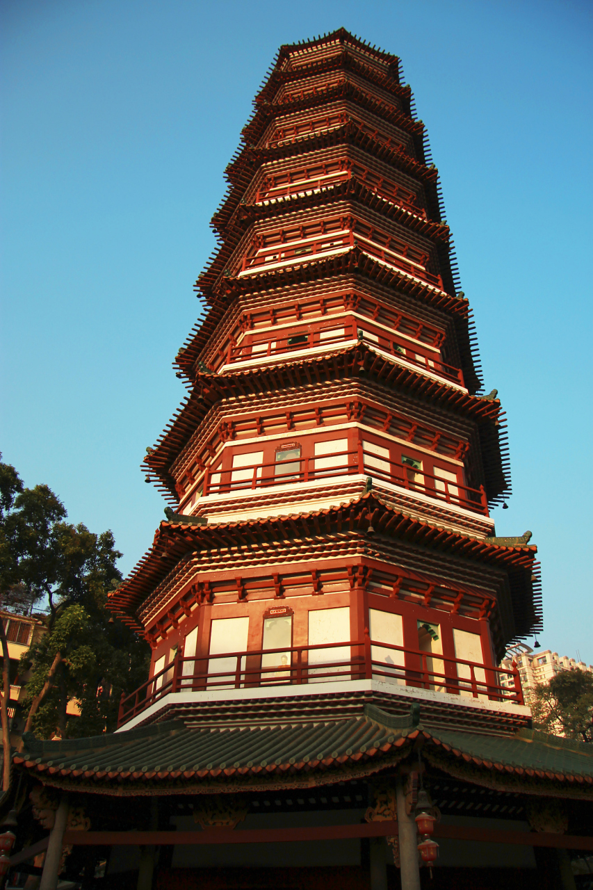 佛山千佛塔是佛山的标志性景点之一,也是广东省内最古老的砖塔之一
