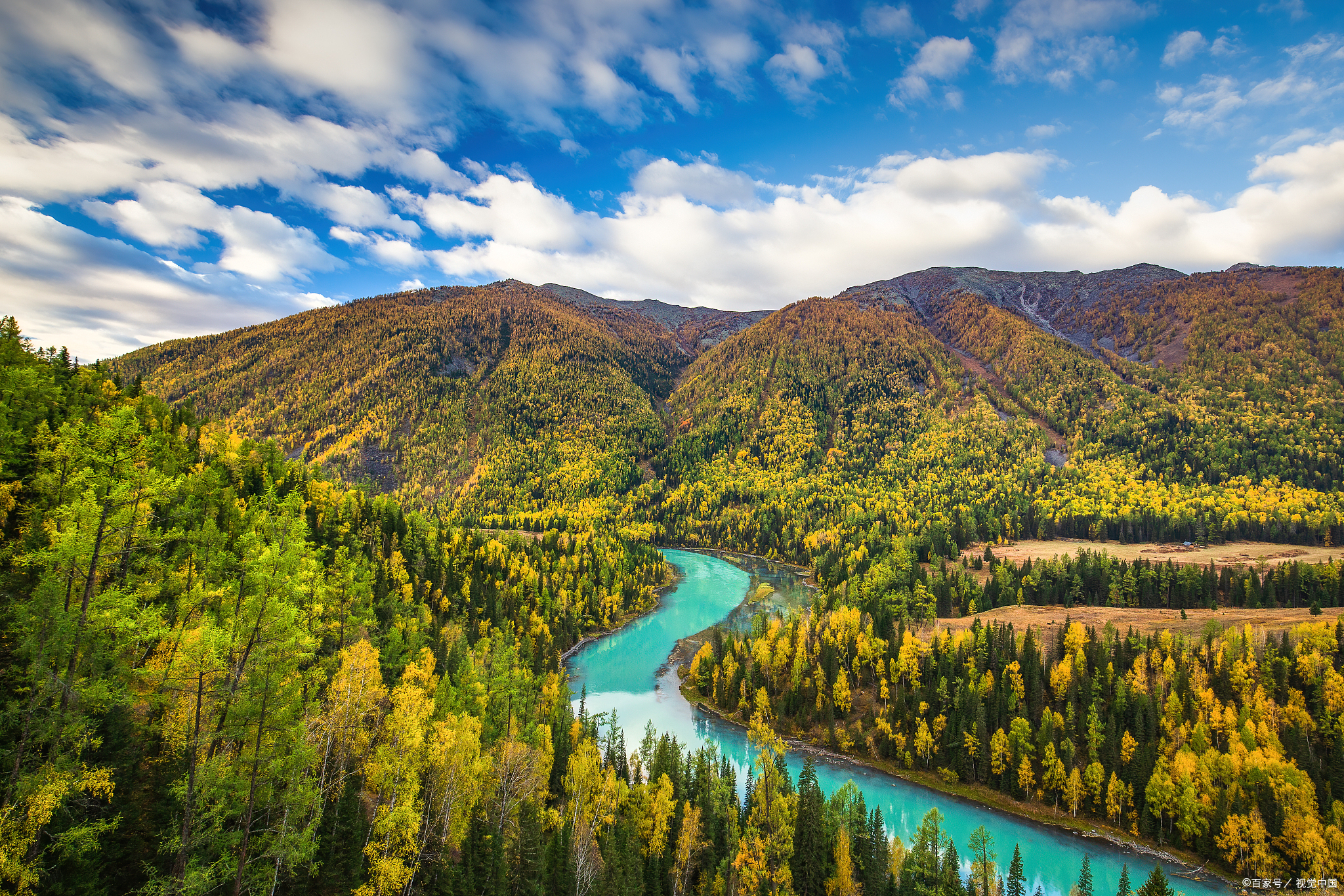 喀纳斯景区位于新疆维吾尔自治区阿勒泰地区布尔津县北部,是一个集