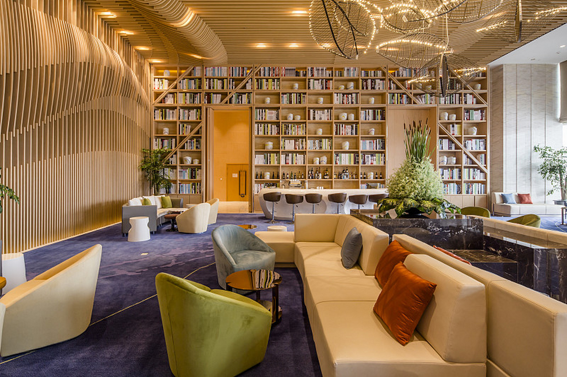 有网友爆料称长沙麓谷亚朵酒店一住客投诉,房内的沐浴露有白色絮状物