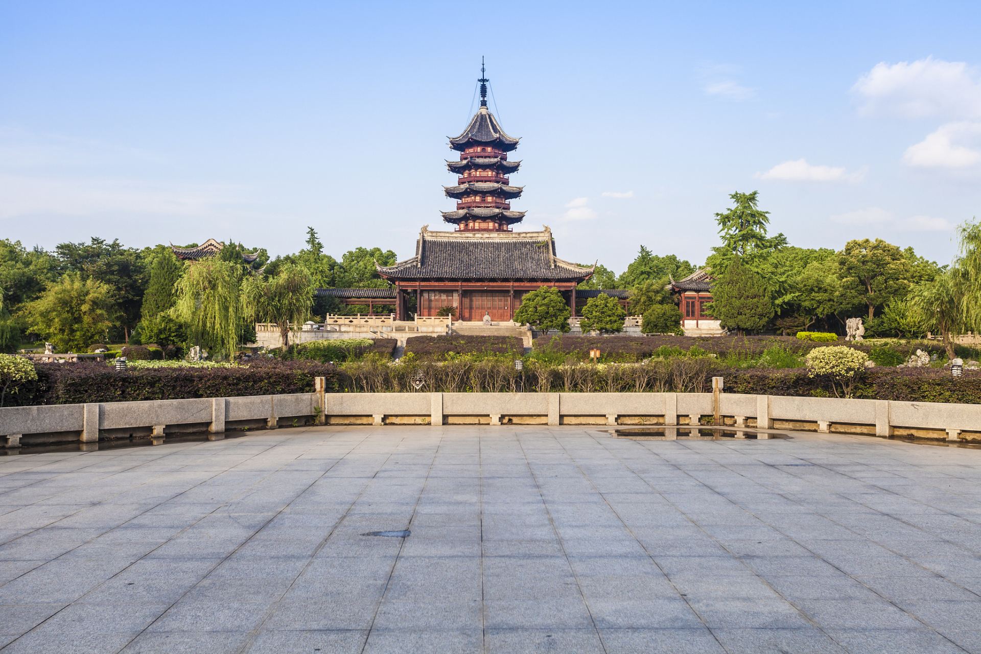 常熟方塔园,位于常熟古城东端,毗邻方塔街,占地近3万平方米,以古韵