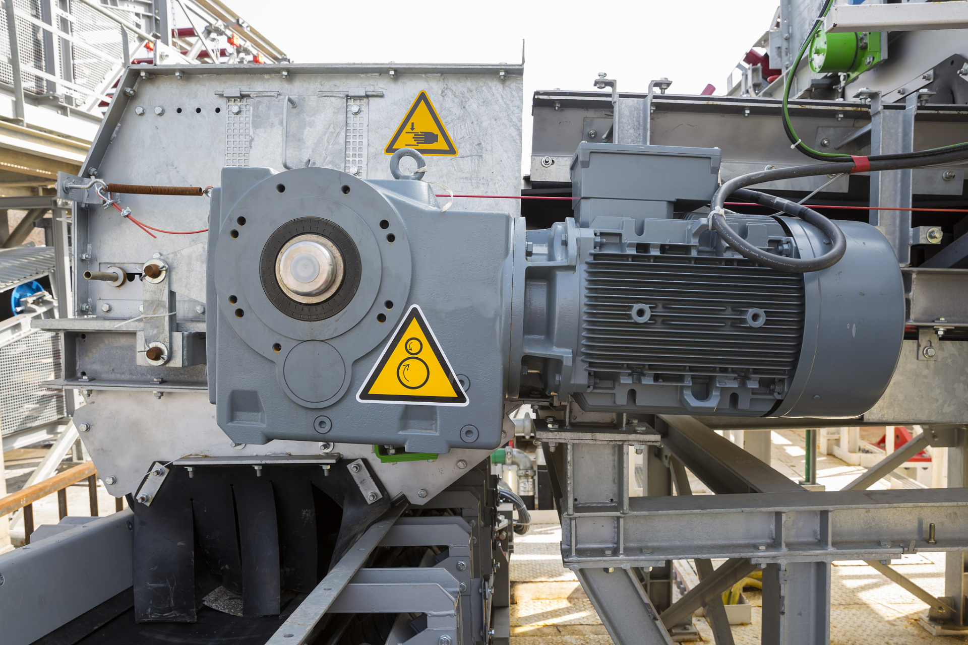 混合少齿差星轮减速器采用渐开线少齿差传动原理,具有传动比范围广