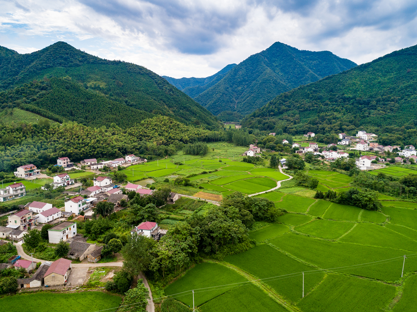 桐庐环溪村,位于江南文化发源地,青山环抱,清溪交汇.