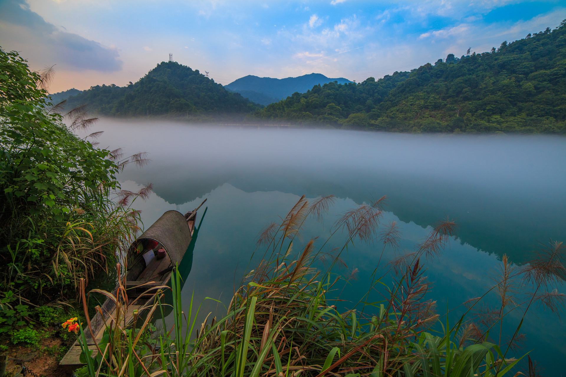 东江湖风景旅游区  这处风景自然景观和人文景观非常完美的融合在了一